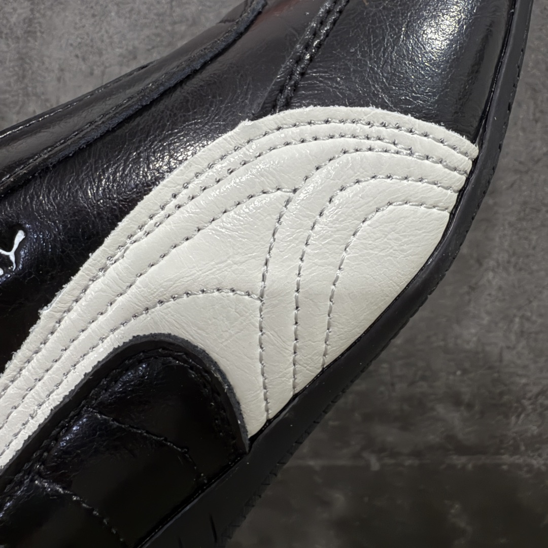 图片[4]-【首发版】Balenciaga 巴黎世家联名款The Open Product x Puma Speedcat 极速赛车系列彪马低帮生活休闲鞋 原装档案原数据纸版楦型 采用原厂皮料材质 二次成型\’猛帮\’成型工艺 全球知名运动品牌PUMA宝马赛车系列，融合了宝马车队的标志性配色，以趣味十足又前卫复古的设计引领潮流，将赛道精神融入街头时尚，开启前卫竞速之旅。自1978年巴伐利亚车队走上世界舞台，宝马赛车就在全球汽车制造和赛车运动领域留下了浓墨重彩的一笔。全新的两款BMW MMS Roma与BMW MMS Speedboat鞋款，均从宝马车型中汲取灵感。以黑或白为底色，融入经典配色，主打前卫复古风。Roma鞋款的鞋侧以复古的流线造型，缀以宝马经典Logo，巧妙吸睛；而Speedcat鞋款以亮眼三色条纹元素缀以舒适鞋面，赋予了独特的个性美学，演绎赛车的无尽能量 货号 406515-01 尺码 36 37 38 39 40 41 42 43 44 45 ｛官方同布 无半码｝ ⚠️-选品中心