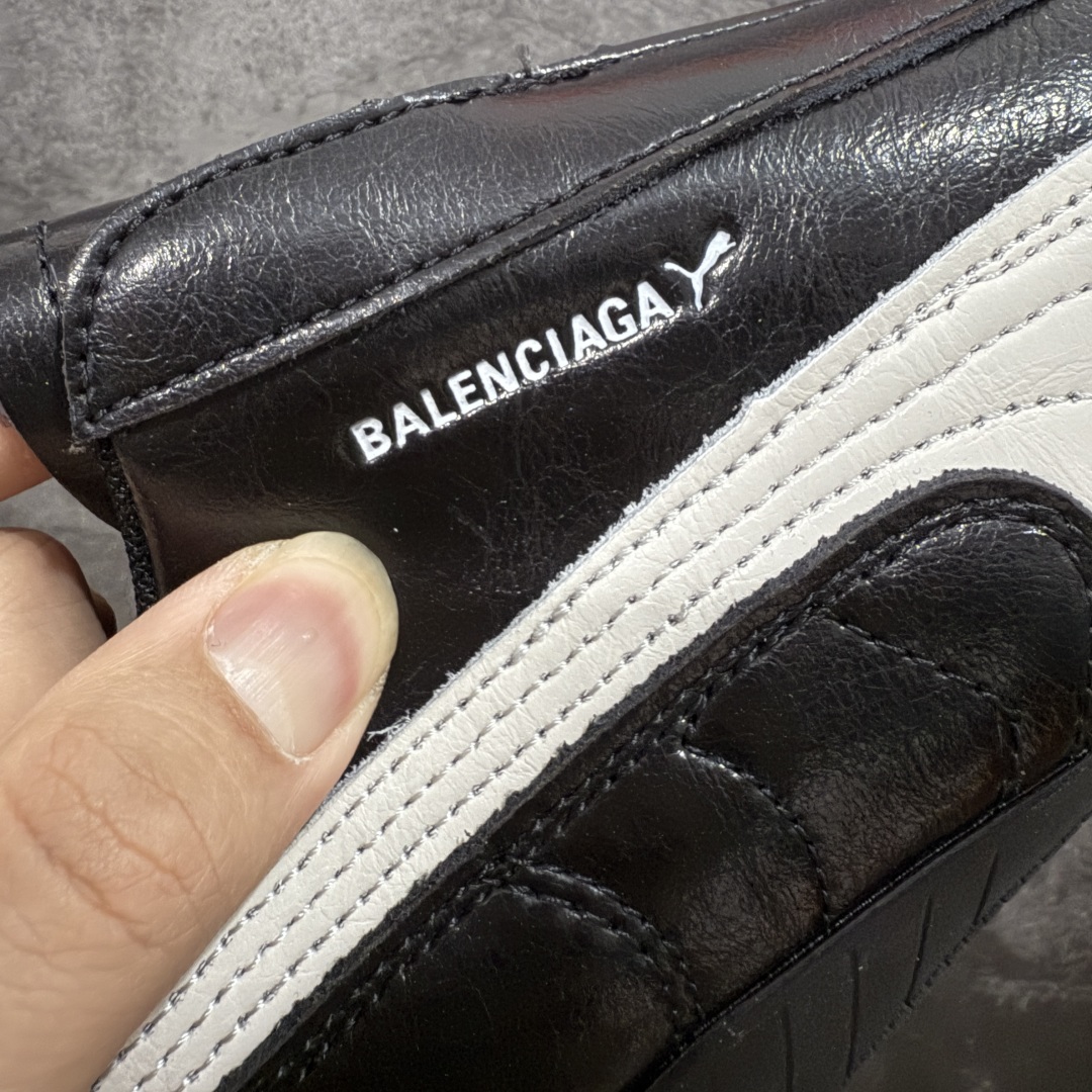 图片[3]-【首发版】Balenciaga 巴黎世家联名款The Open Product x Puma Speedcat 极速赛车系列彪马低帮生活休闲鞋 原装档案原数据纸版楦型 采用原厂皮料材质 二次成型\’猛帮\’成型工艺 全球知名运动品牌PUMA宝马赛车系列，融合了宝马车队的标志性配色，以趣味十足又前卫复古的设计引领潮流，将赛道精神融入街头时尚，开启前卫竞速之旅。自1978年巴伐利亚车队走上世界舞台，宝马赛车就在全球汽车制造和赛车运动领域留下了浓墨重彩的一笔。全新的两款BMW MMS Roma与BMW MMS Speedboat鞋款，均从宝马车型中汲取灵感。以黑或白为底色，融入经典配色，主打前卫复古风。Roma鞋款的鞋侧以复古的流线造型，缀以宝马经典Logo，巧妙吸睛；而Speedcat鞋款以亮眼三色条纹元素缀以舒适鞋面，赋予了独特的个性美学，演绎赛车的无尽能量 货号 406515-01 尺码 36 37 38 39 40 41 42 43 44 45 ｛官方同布 无半码｝ ⚠️-选品中心