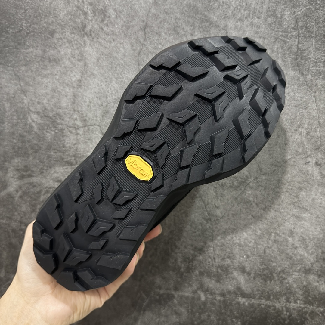 图片[9]-【莞产版本】MAMMUT猛犸象 Aenergy 舒适时尚 耐磨防滑 低帮 徒步鞋 男款 黑色 轻量化舒适性和专业性能于一体的户外徒步鞋 特别适合短距离徒步和快速穿行 FLEXTRON波形弹性中底技术：提供动态支撑与能量回馈，连续徒步15公里后脚掌无明显酸痛感 鳞片状Vibram大底 齿深4mm，抓地力强 在湿滑岩石 松软泥土等复杂地形表现出色 尺码： 39 40 41 42 43 44 45 编码： ABB360370-选品中心