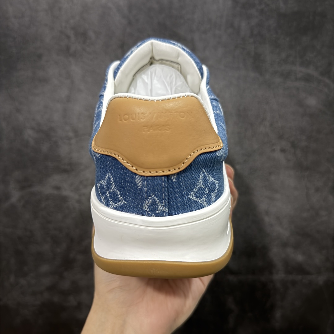 图片[4]-【广东纯原版本】LOUIS VUITTON skate sneaker 2026 秋冬男士系列 Classic 牛皮革 圆头系带 低帮 生活休闲鞋 原版开发 市面唯一正确版本 原版购入开发 欢迎对比 运动鞋于 2025 秋冬男士系列初次亮相 以光滑牛皮革塑造考究设计 可轻松融入各式造型 瞩目 LV 字母标注鞋侧 轻盈橡胶外底点缀 Vuitton 标识 材料使用原版定制进口头层牛皮 内里使用原版进口透气网里 原版开模橡胶发泡材质大底 内增高4CM 尺码：39-45-选品中心