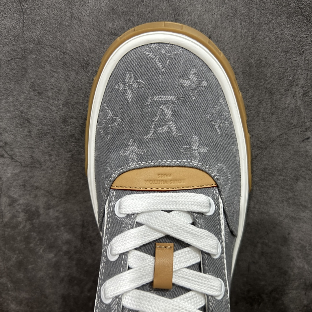 图片[5]-【广东纯原版本】LOUIS VUITTON skate sneaker 2026 秋冬男士系列 Classic 牛皮革 圆头系带 低帮 生活休闲鞋 原版开发 市面唯一正确版本 原版购入开发 欢迎对比 运动鞋于 2025 秋冬男士系列初次亮相 以光滑牛皮革塑造考究设计 可轻松融入各式造型 瞩目 LV 字母标注鞋侧 轻盈橡胶外底点缀 Vuitton 标识 材料使用原版定制进口头层牛皮 内里使用原版进口透气网里 原版开模橡胶发泡材质大底 内增高4CM 尺码：39-45-选品中心