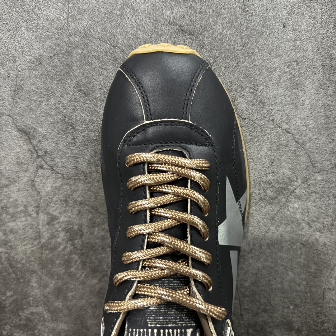 图片[5]-【广东纯原版本】GGDB Golden Goose 26ss春夏马拉松系列暴走鞋 Marathon Speed-70年代美式田径风以简约线条勾勒速度美学，轻薄鞋款突破传统束缚。尼龙面与皮革拼接，既轻盈又透气，完美诠释竞技精神。低帮设计解放脚踝，流线型鞋底提升抓地力。明快配色彰显活力，将赛场激情融入日常穿搭。这一风格至今仍是运动美学的经典范式，见证着田径文化的永恒魅力。 鞋面：牛皮 内里：牛皮 大底：进口橡胶底 尺码：35-40-选品中心