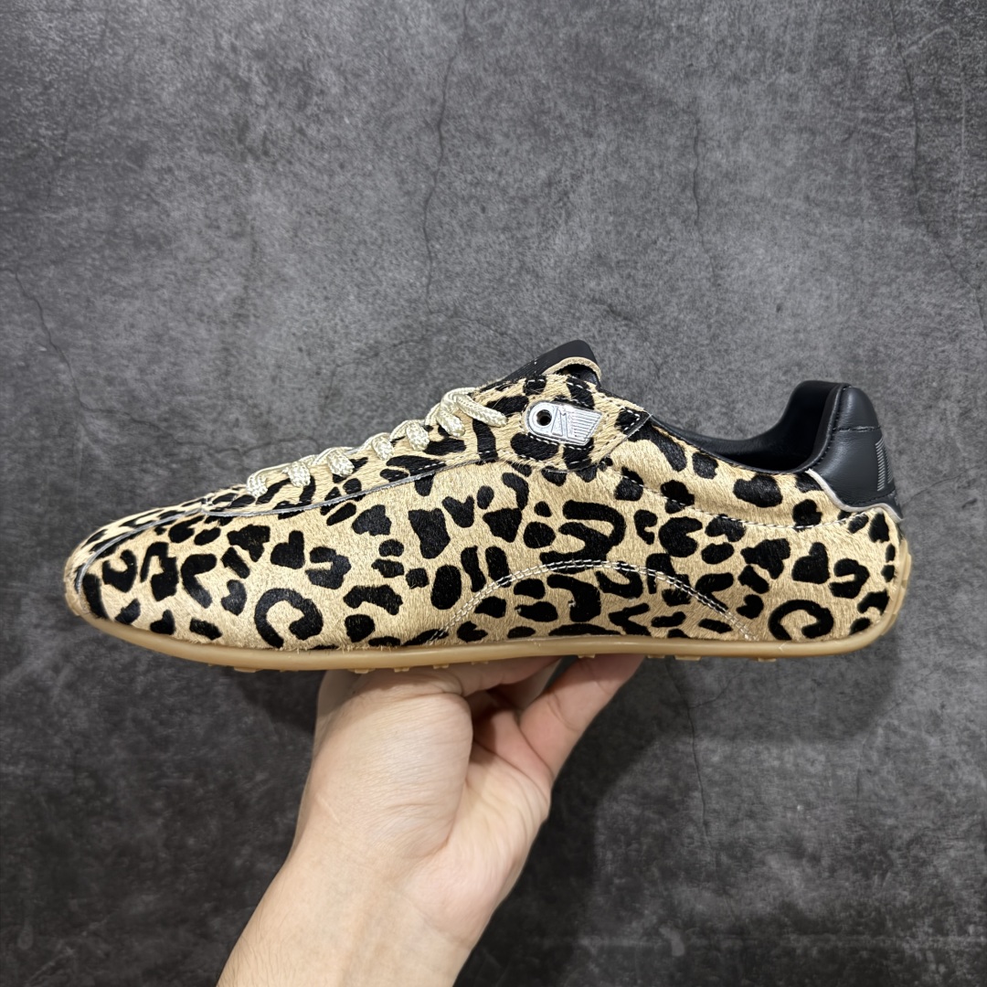 图片[2]-【广东纯原版本】GGDB Golden Goose 26ss春夏马拉松系列暴走鞋 Marathon Speed-70年代美式田径风以简约线条勾勒速度美学，轻薄鞋款突破传统束缚。尼龙面与皮革拼接，既轻盈又透气，完美诠释竞技精神。低帮设计解放脚踝，流线型鞋底提升抓地力。明快配色彰显活力，将赛场激情融入日常穿搭。这一风格至今仍是运动美学的经典范式，见证着田径文化的永恒魅力。 鞋面：牛皮 内里：牛皮 大底：进口橡胶底 尺码：35-40-选品中心