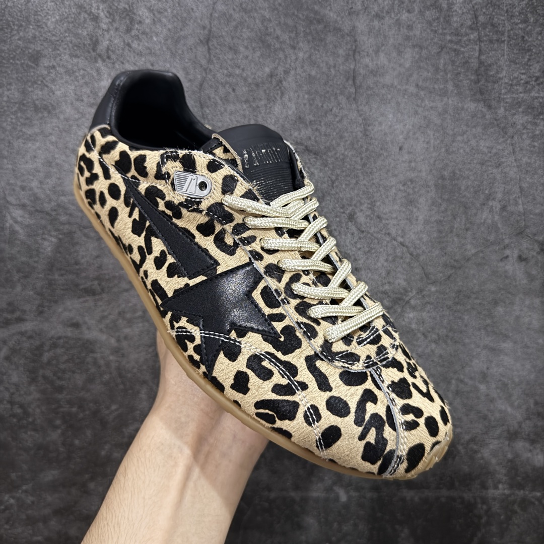 图片[3]-【广东纯原版本】GGDB Golden Goose 26ss春夏马拉松系列暴走鞋 Marathon Speed-70年代美式田径风以简约线条勾勒速度美学，轻薄鞋款突破传统束缚。尼龙面与皮革拼接，既轻盈又透气，完美诠释竞技精神。低帮设计解放脚踝，流线型鞋底提升抓地力。明快配色彰显活力，将赛场激情融入日常穿搭。这一风格至今仍是运动美学的经典范式，见证着田径文化的永恒魅力。 鞋面：牛皮 内里：牛皮 大底：进口橡胶底 尺码：35-40-选品中心