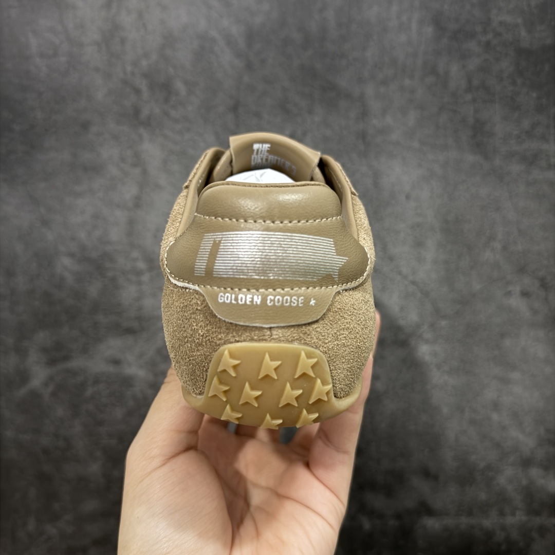 图片[4]-【广东纯原版本】GGDB Golden Goose 26ss春夏马拉松系列暴走鞋 Marathon Speed-70年代美式田径风以简约线条勾勒速度美学，轻薄鞋款突破传统束缚。尼龙面与皮革拼接，既轻盈又透气，完美诠释竞技精神。低帮设计解放脚踝，流线型鞋底提升抓地力。明快配色彰显活力，将赛场激情融入日常穿搭。这一风格至今仍是运动美学的经典范式，见证着田径文化的永恒魅力。 鞋面：牛皮 内里：牛皮 大底：进口橡胶底 尺码：35-40-选品中心
