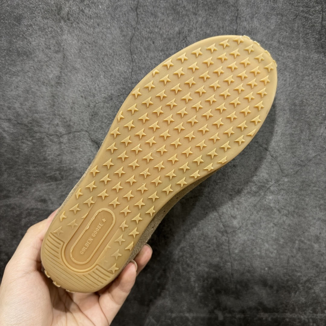图片[9]-【广东纯原版本】GGDB Golden Goose 26ss春夏马拉松系列暴走鞋 Marathon Speed-70年代美式田径风以简约线条勾勒速度美学，轻薄鞋款突破传统束缚。尼龙面与皮革拼接，既轻盈又透气，完美诠释竞技精神。低帮设计解放脚踝，流线型鞋底提升抓地力。明快配色彰显活力，将赛场激情融入日常穿搭。这一风格至今仍是运动美学的经典范式，见证着田径文化的永恒魅力。 鞋面：牛皮 内里：牛皮 大底：进口橡胶底 尺码：35-40-选品中心