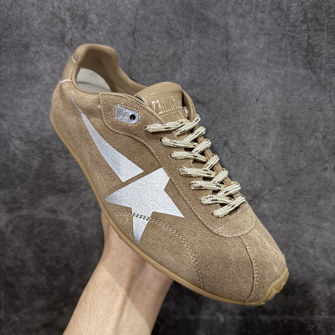 图片[3]-【广东纯原版本】GGDB Golden Goose 26ss春夏马拉松系列暴走鞋 Marathon Speed-70年代美式田径风以简约线条勾勒速度美学，轻薄鞋款突破传统束缚。尼龙面与皮革拼接，既轻盈又透气，完美诠释竞技精神。低帮设计解放脚踝，流线型鞋底提升抓地力。明快配色彰显活力，将赛场激情融入日常穿搭。这一风格至今仍是运动美学的经典范式，见证着田径文化的永恒魅力。 鞋面：牛皮 内里：牛皮 大底：进口橡胶底 尺码：35-40-选品中心