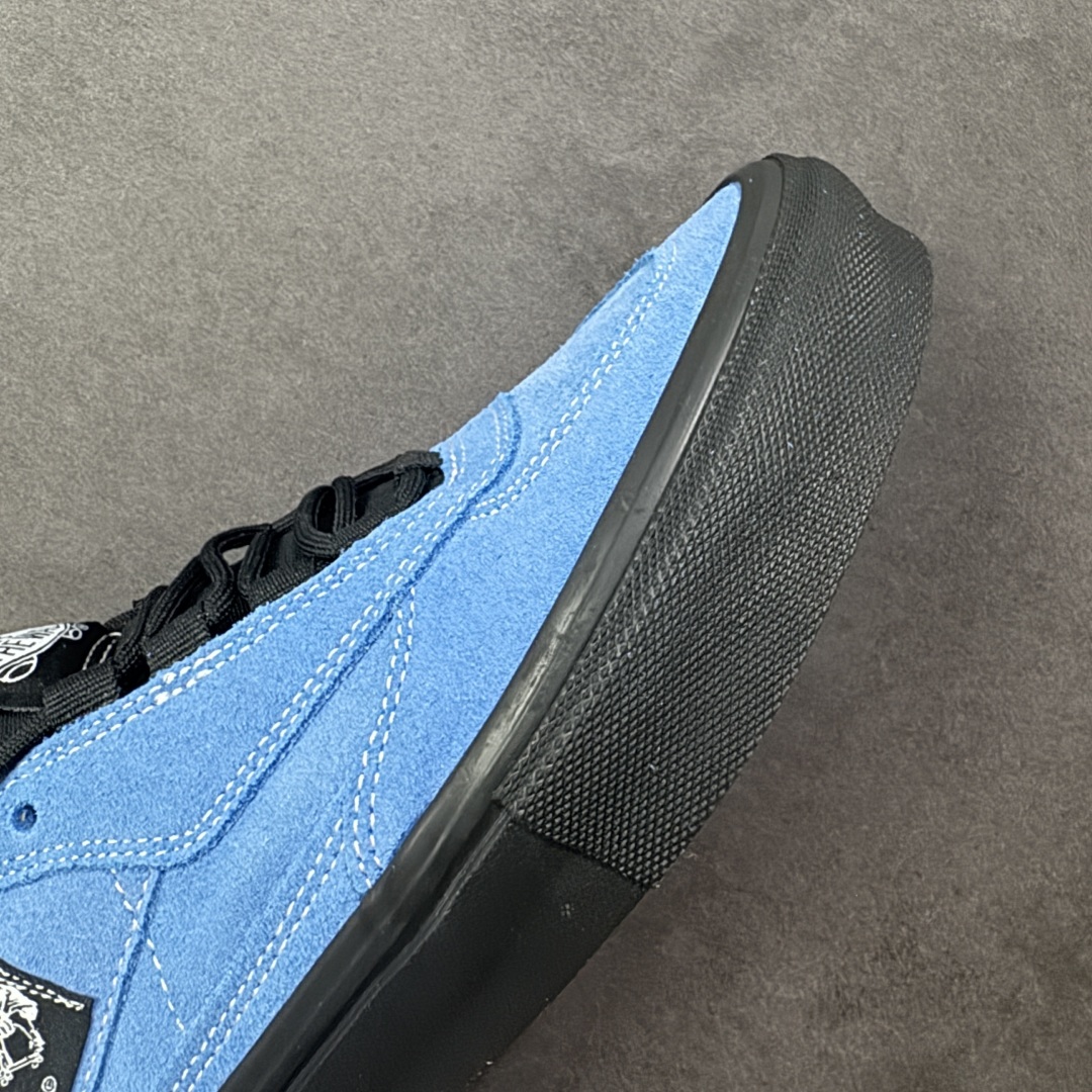 图片[5]-【公司级】万斯 VANS SAFE BRADY 联名款运动板鞋 Rory Milanes/Danny Brady x Vans Skateboarding 2024 签名系列，Vans与职业滑手Danny Brady的联名鞋款是‌Safe Low‌，属于职业签名鞋系列。该鞋款于2024年春季发布，采用环保胶水粘合工艺，鞋身细节保留手工制作痕迹。Safe Low采用低帮设计，蓝黑配色的 Safe Low 全身以蓝色麂皮材质打造，鞋带、鞋舌、内衬、包边均使用黑色作为拼色点缀，鞋身两侧的缝标上写的名称背重新改为了本次合作的鞋款名称 —— Safe Low。 尺码： 35-45含硫化半码 编码： FJB250260-选品中心