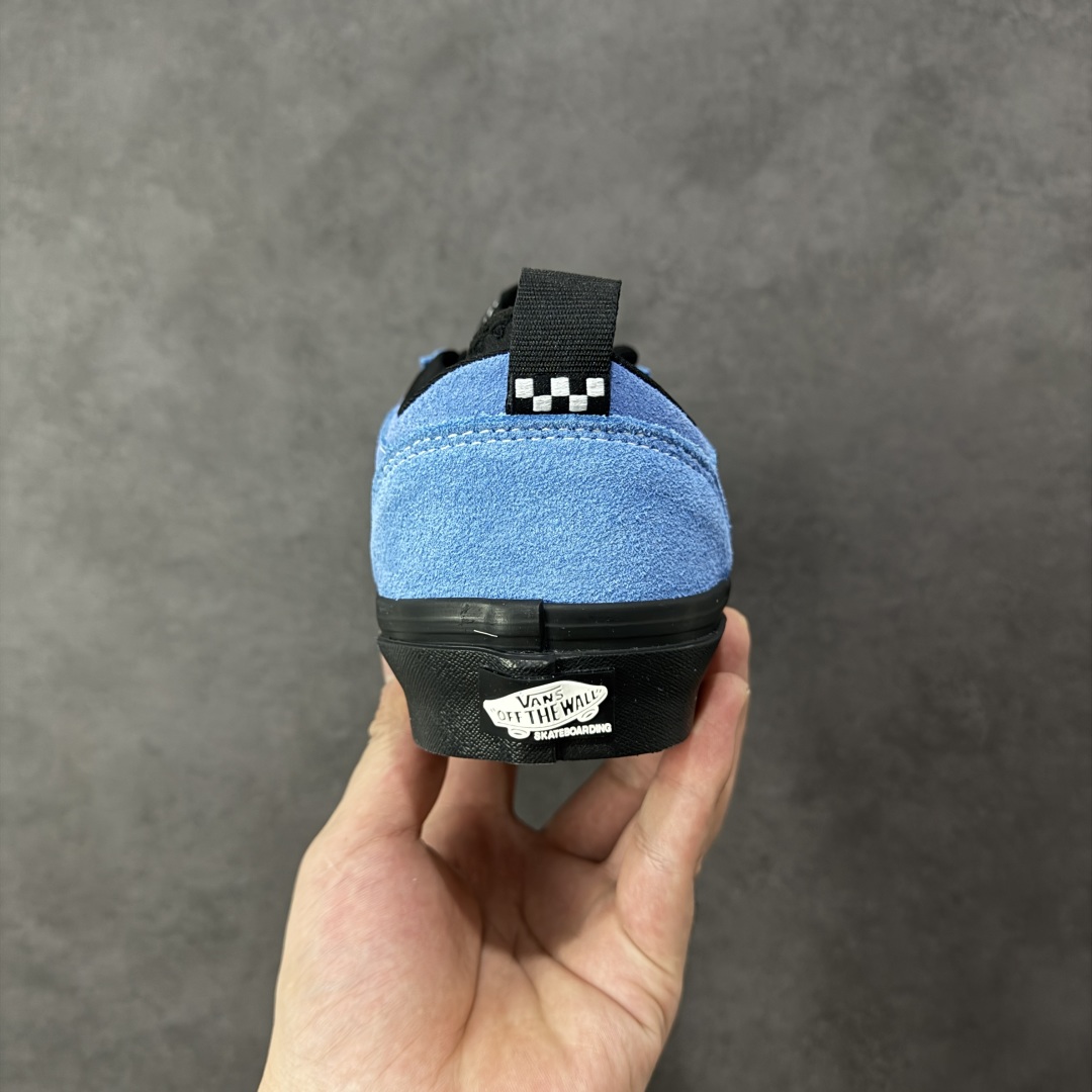 图片[4]-【公司级】万斯 VANS SAFE BRADY 联名款运动板鞋 Rory Milanes/Danny Brady x Vans Skateboarding 2024 签名系列，Vans与职业滑手Danny Brady的联名鞋款是‌Safe Low‌，属于职业签名鞋系列。该鞋款于2024年春季发布，采用环保胶水粘合工艺，鞋身细节保留手工制作痕迹。Safe Low采用低帮设计，蓝黑配色的 Safe Low 全身以蓝色麂皮材质打造，鞋带、鞋舌、内衬、包边均使用黑色作为拼色点缀，鞋身两侧的缝标上写的名称背重新改为了本次合作的鞋款名称 —— Safe Low。 尺码： 35-45含硫化半码 编码： FJB250260-选品中心