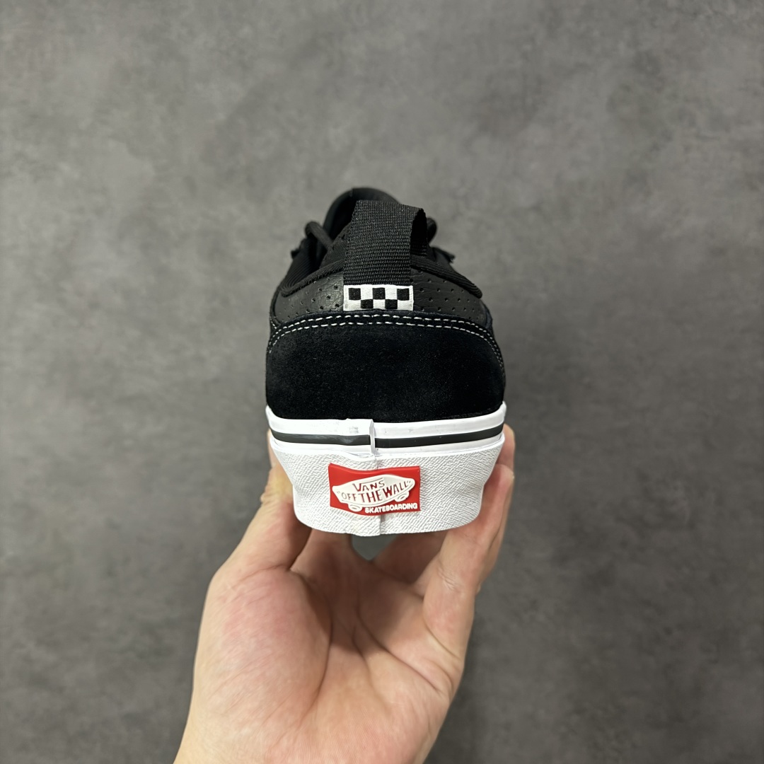 图片[4]-【公司级】万斯 VANS SAFE BRADY 联名款运动板鞋 Rory Milanes/Danny Brady x Vans Skateboarding 2024 签名系列，Vans与职业滑手Danny Brady的联名鞋款是‌Safe Low‌，属于职业签名鞋系列。该鞋款于2024年春季发布，采用环保胶水粘合工艺，鞋身细节保留手工制作痕迹。Safe Low采用低帮设计，蓝黑配色的 Safe Low 全身以蓝色麂皮材质打造，鞋带、鞋舌、内衬、包边均使用黑色作为拼色点缀，鞋身两侧的缝标上写的名称背重新改为了本次合作的鞋款名称 —— Safe Low。 尺码： 35-45含硫化半码 编码： FJB250260-选品中心