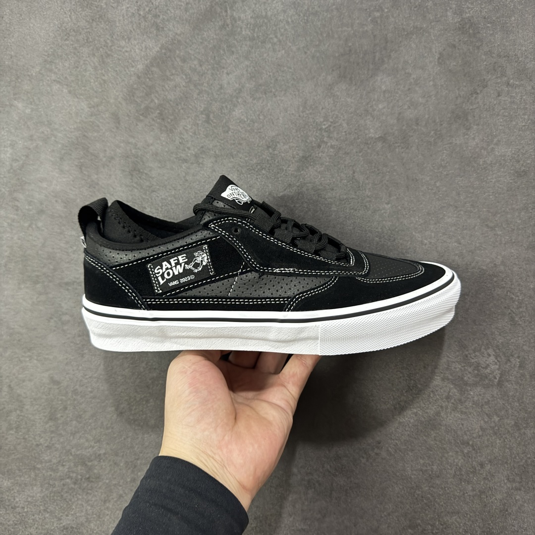 【公司级】万斯 VANS SAFE BRADY 联名款运动板鞋 Rory Milanes/Danny Brady x Vans Skateboarding 2024 签名系列,Vans与职业滑手Danny Brady的联名鞋款是Safe Low,属于职业签名鞋系列。该鞋款于2024年春季发布,采用环保胶水粘合工艺,鞋身细节保留手工制作痕迹。Safe Low采用低帮设计,蓝黑配色的 Safe Low 全身以蓝色麂皮材质打造,鞋带、鞋舌、内衬、包边均使用黑色作为拼色点缀,鞋身两侧的缝标上写的名称背重新改为了本次合作的鞋款名称 —— Safe Low。 尺码: 35-45含硫化半码 编码: FJB250260-选品中心