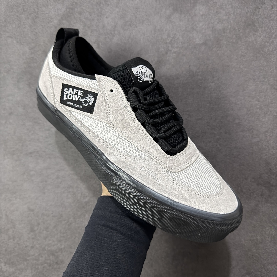 图片[3]-【公司级】万斯 VANS SAFE BRADY 联名款运动板鞋 Rory Milanes/Danny Brady x Vans Skateboarding 2024 签名系列，Vans与职业滑手Danny Brady的联名鞋款是‌Safe Low‌，属于职业签名鞋系列。该鞋款于2024年春季发布，采用环保胶水粘合工艺，鞋身细节保留手工制作痕迹。Safe Low采用低帮设计，蓝黑配色的 Safe Low 全身以蓝色麂皮材质打造，鞋带、鞋舌、内衬、包边均使用黑色作为拼色点缀，鞋身两侧的缝标上写的名称背重新改为了本次合作的鞋款名称 —— Safe Low。 尺码： 35-45含硫化半码 编码： FJB250260-选品中心