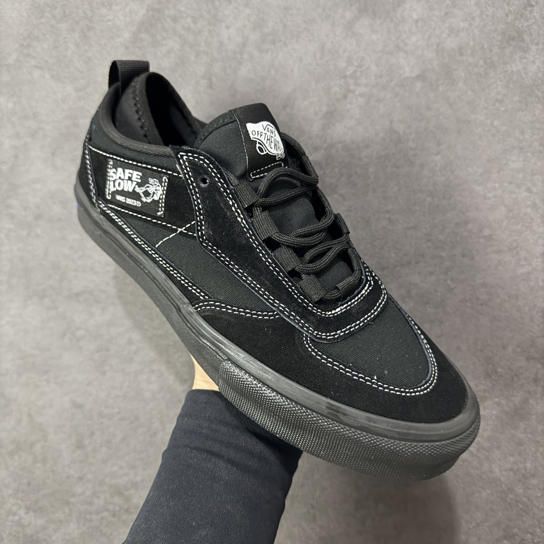 图片[3]-【公司级】万斯 VANS SAFE BRADY 联名款运动板鞋 Rory Milanes/Danny Brady x Vans Skateboarding 2024 签名系列，Vans与职业滑手Danny Brady的联名鞋款是‌Safe Low‌，属于职业签名鞋系列。该鞋款于2024年春季发布，采用环保胶水粘合工艺，鞋身细节保留手工制作痕迹。Safe Low采用低帮设计，蓝黑配色的 Safe Low 全身以蓝色麂皮材质打造，鞋带、鞋舌、内衬、包边均使用黑色作为拼色点缀，鞋身两侧的缝标上写的名称背重新改为了本次合作的鞋款名称 —— Safe Low。 尺码： 35-45含硫化半码 编码： FJB250260-选品中心