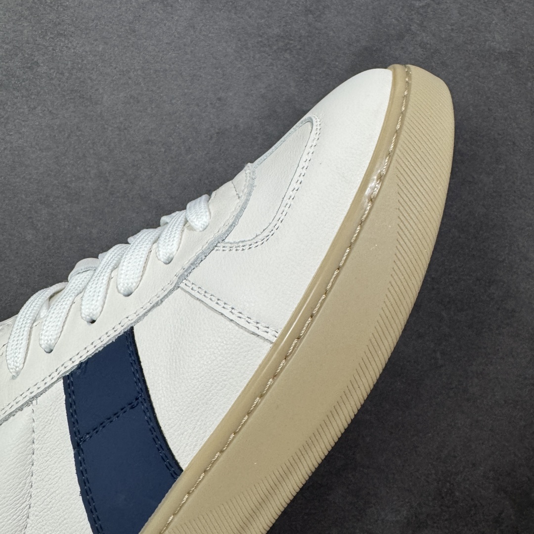 图片[5]-【莞产版本】ECCO爱步休闲鞋秋 25年新款时尚德训鞋 经典百搭板鞋 街头球鞋系列 保留板鞋的经典轮廓，同时融入球鞋的流线型线条 打造运动与街头复古的碰撞感 多元色系融和简约风格，松弛诠释街头意趣 轻松打造百变街头造型 经典鞋头设计 将时尚美学与街头文化完美融合 演绎美式复古潮流 邂逅复古时尚 搭载FLUIFORM™直接注塑科技 一体成型贴合脚部，舒适升级 鞋底采用耐磨抓地的橡胶大底 轻松应对日常行走的磨损考验 缤纷色系 玩转街头 尺码：38 39 40 41 42 43 44（皮鞋码）-选品中心