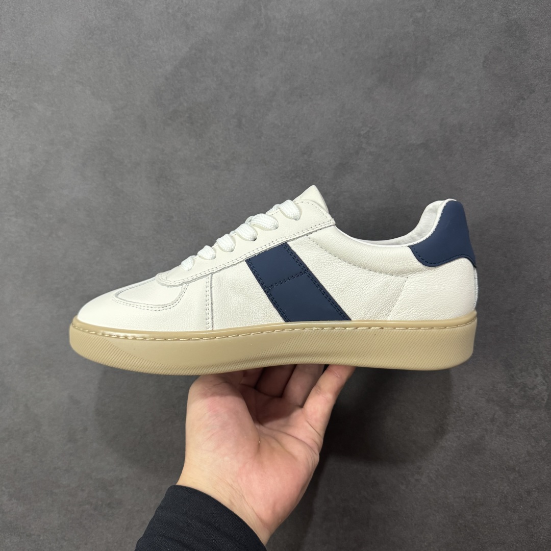 图片[2]-【莞产版本】ECCO爱步休闲鞋秋 25年新款时尚德训鞋 经典百搭板鞋 街头球鞋系列 保留板鞋的经典轮廓，同时融入球鞋的流线型线条 打造运动与街头复古的碰撞感 多元色系融和简约风格，松弛诠释街头意趣 轻松打造百变街头造型 经典鞋头设计 将时尚美学与街头文化完美融合 演绎美式复古潮流 邂逅复古时尚 搭载FLUIFORM™直接注塑科技 一体成型贴合脚部，舒适升级 鞋底采用耐磨抓地的橡胶大底 轻松应对日常行走的磨损考验 缤纷色系 玩转街头 尺码：38 39 40 41 42 43 44（皮鞋码）-选品中心