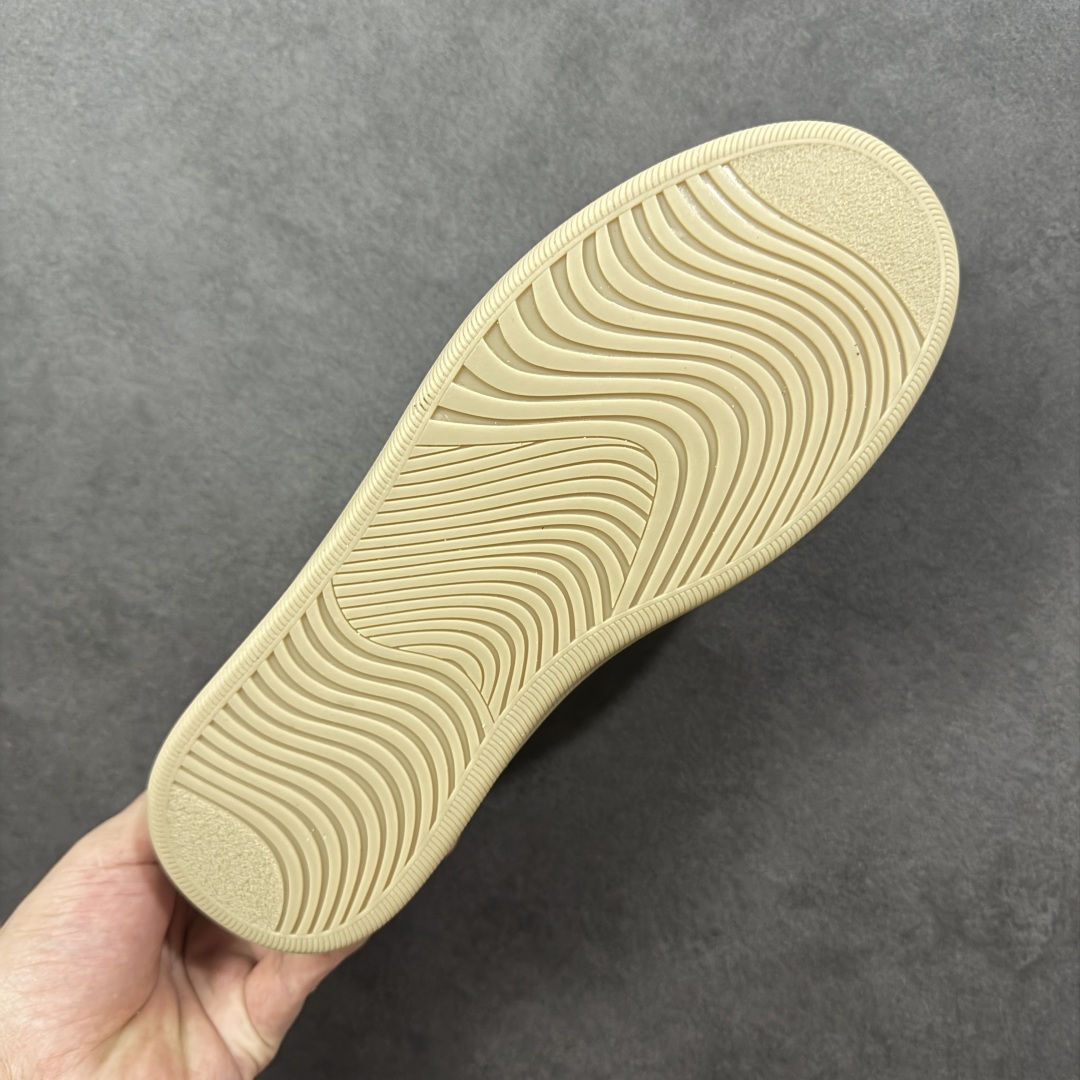 图片[9]-【莞产版本】ECCO爱步休闲鞋秋 25年新款时尚德训鞋 经典百搭板鞋 街头球鞋系列 保留板鞋的经典轮廓，同时融入球鞋的流线型线条 打造运动与街头复古的碰撞感 多元色系融和简约风格，松弛诠释街头意趣 轻松打造百变街头造型 经典鞋头设计 将时尚美学与街头文化完美融合 演绎美式复古潮流 邂逅复古时尚 搭载FLUIFORM™直接注塑科技 一体成型贴合脚部，舒适升级 鞋底采用耐磨抓地的橡胶大底 轻松应对日常行走的磨损考验 缤纷色系 玩转街头 尺码：38 39 40 41 42 43 44（皮鞋码）-选品中心