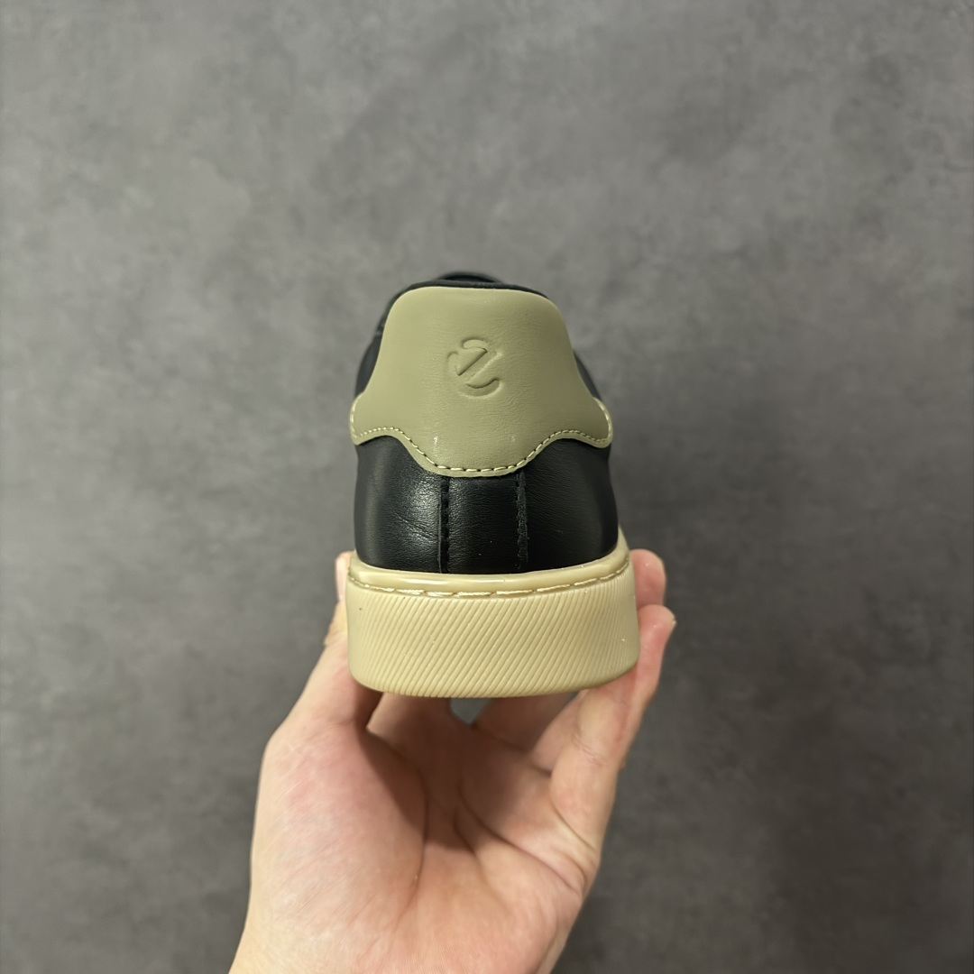 图片[4]-【莞产版本】ECCO爱步休闲鞋秋 25年新款时尚德训鞋 经典百搭板鞋 街头球鞋系列 保留板鞋的经典轮廓，同时融入球鞋的流线型线条 打造运动与街头复古的碰撞感 多元色系融和简约风格，松弛诠释街头意趣 轻松打造百变街头造型 经典鞋头设计 将时尚美学与街头文化完美融合 演绎美式复古潮流 邂逅复古时尚 搭载FLUIFORM™直接注塑科技 一体成型贴合脚部，舒适升级 鞋底采用耐磨抓地的橡胶大底 轻松应对日常行走的磨损考验 缤纷色系 玩转街头 尺码：38 39 40 41 42 43 44（皮鞋码）-选品中心