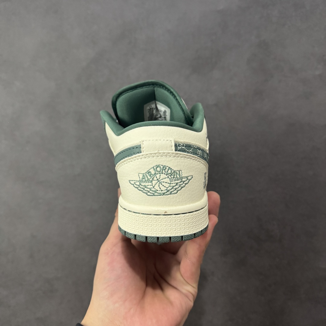 图片[4]-【定制版】Air Jordan 1 x GUCCI 绿白小勾 纯原大厂出品 极力推荐 定制鞋盒 大厂纯原品质出货 超高清洁度 皮料切割干净无任何毛边 细节完美 货号：QD1988-004 尺码： 36 36.5 37.5 38 38.5 39 40 40.5 41 42 42.5 43 44 44.5 45-选品中心