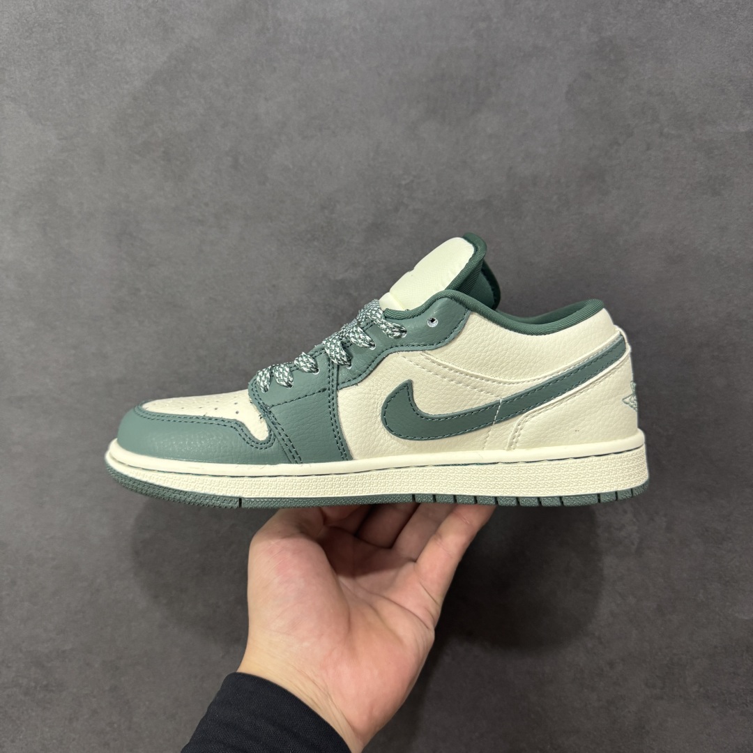 图片[2]-【定制版】Air Jordan 1 x GUCCI 绿白小勾 纯原大厂出品 极力推荐 定制鞋盒 大厂纯原品质出货 超高清洁度 皮料切割干净无任何毛边 细节完美 货号：QD1988-004 尺码： 36 36.5 37.5 38 38.5 39 40 40.5 41 42 42.5 43 44 44.5 45-选品中心