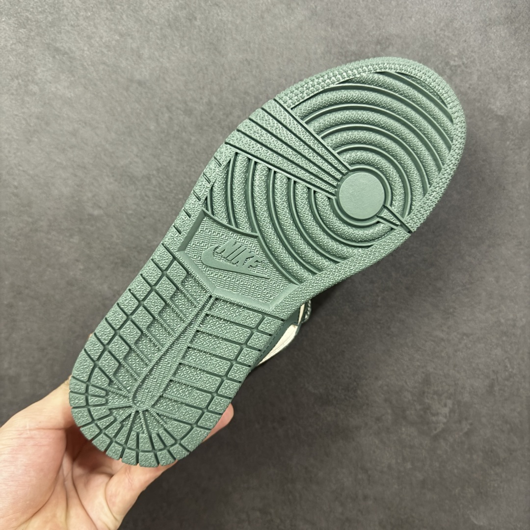 图片[9]-【定制版】Air Jordan 1 x GUCCI 绿白小勾 纯原大厂出品 极力推荐 定制鞋盒 大厂纯原品质出货 超高清洁度 皮料切割干净无任何毛边 细节完美 货号：QD1988-004 尺码： 36 36.5 37.5 38 38.5 39 40 40.5 41 42 42.5 43 44 44.5 45-选品中心