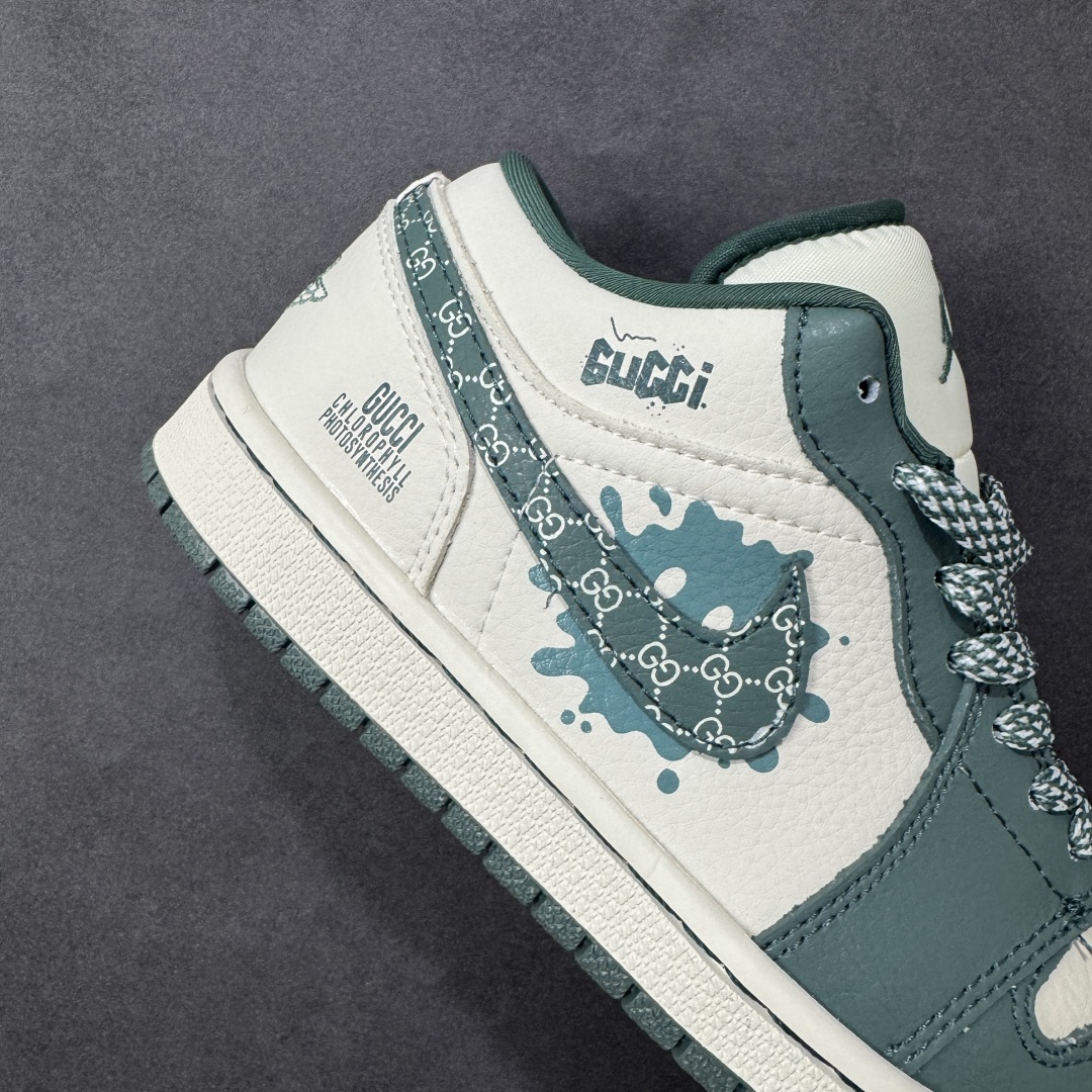图片[6]-【定制版】Air Jordan 1 x GUCCI 绿白小勾 纯原大厂出品 极力推荐 定制鞋盒 大厂纯原品质出货 超高清洁度 皮料切割干净无任何毛边 细节完美 货号：QD1988-004 尺码： 36 36.5 37.5 38 38.5 39 40 40.5 41 42 42.5 43 44 44.5 45-选品中心