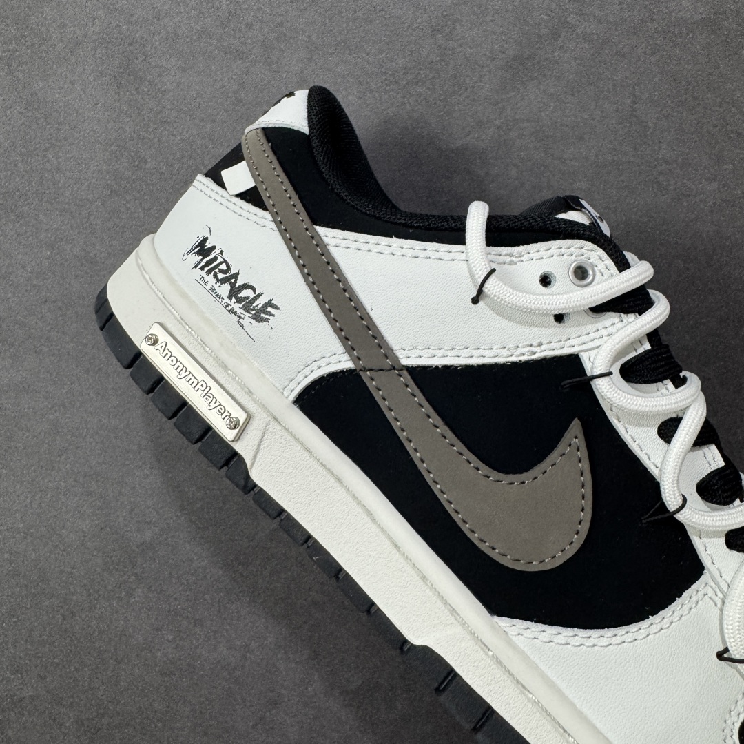 图片[6]-【YC版本】Nike Dunk Low 冰咖少年 当晨光漫过杯沿，咖啡的醇香与冰块的清冽在空气中交融，此款以冰咖少年为灵感，将此刻定格成可穿戴的视觉诗篇。鞋身以象牙白为基底，侧翼冰咖棕勾勒出Swoosh的利落剪影，恰似浓缩咖啡注入时的渐变层次，让整体配色如一杯精心调配的冰拿铁，三分冷感，七分高级。 货号： WG0515-089 尺码： 40 40.5 41 42 42.5 43 44 44.5 45 46 编码：HXSB330340-选品中心