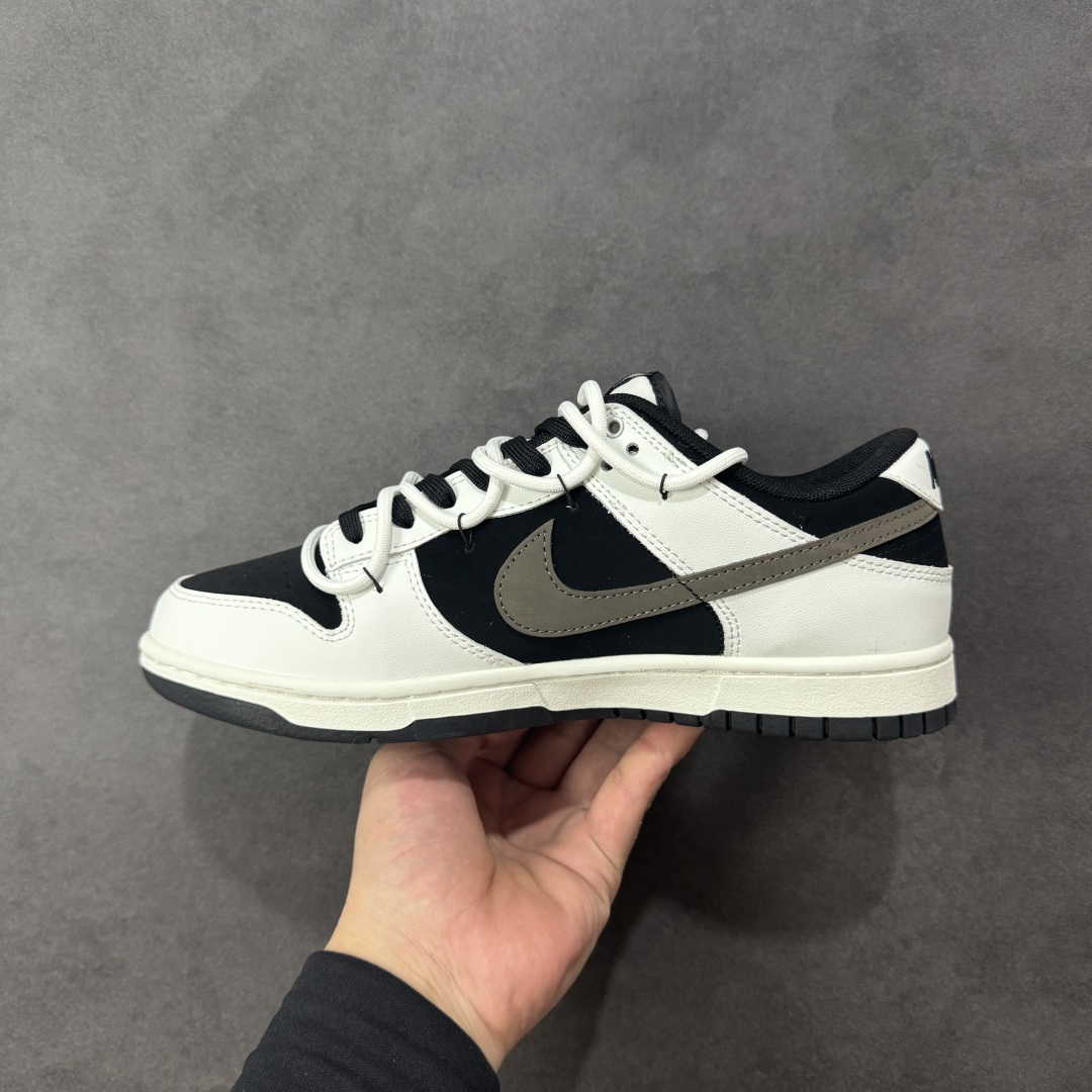 图片[2]-【YC版本】Nike Dunk Low 冰咖少年 当晨光漫过杯沿，咖啡的醇香与冰块的清冽在空气中交融，此款以冰咖少年为灵感，将此刻定格成可穿戴的视觉诗篇。鞋身以象牙白为基底，侧翼冰咖棕勾勒出Swoosh的利落剪影，恰似浓缩咖啡注入时的渐变层次，让整体配色如一杯精心调配的冰拿铁，三分冷感，七分高级。 货号： WG0515-089 尺码： 40 40.5 41 42 42.5 43 44 44.5 45 46 编码：HXSB330340-选品中心