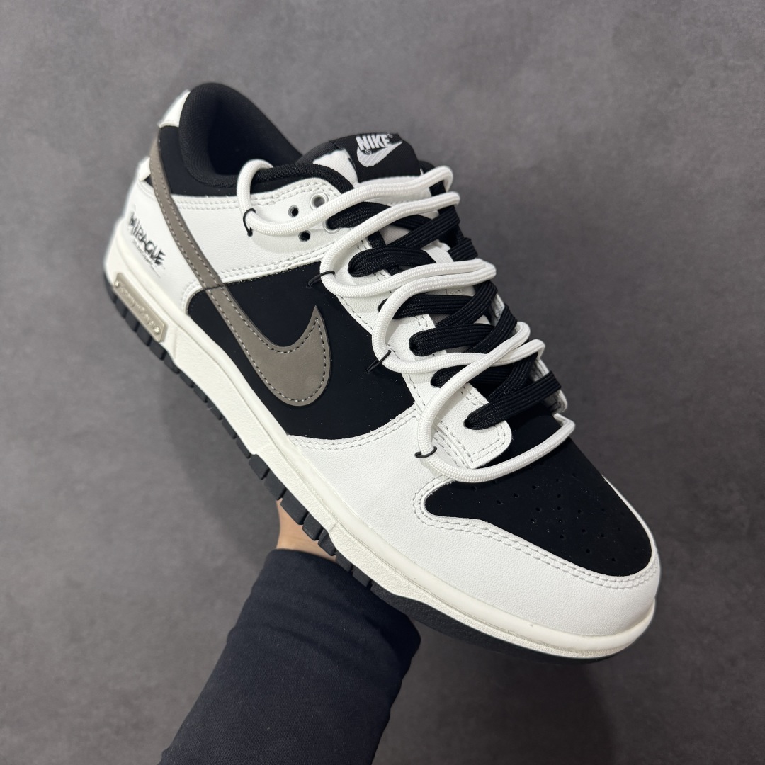 图片[3]-【YC版本】Nike Dunk Low 冰咖少年 当晨光漫过杯沿，咖啡的醇香与冰块的清冽在空气中交融，此款以冰咖少年为灵感，将此刻定格成可穿戴的视觉诗篇。鞋身以象牙白为基底，侧翼冰咖棕勾勒出Swoosh的利落剪影，恰似浓缩咖啡注入时的渐变层次，让整体配色如一杯精心调配的冰拿铁，三分冷感，七分高级。 货号： WG0515-089 尺码： 40 40.5 41 42 42.5 43 44 44.5 45 46 编码：HXSB330340-选品中心