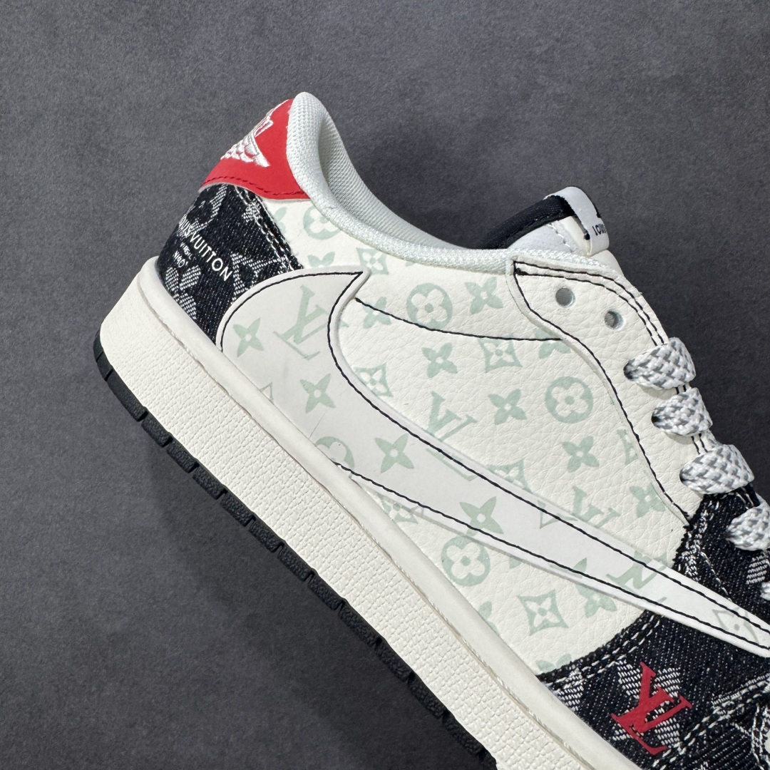 图片[6]-【定制版】Travis Scott x Fragment Design x Air Jordan 1 Low OG SP AJ1 乔1联名 低帮文化休闲板鞋 CX5050-Y28  #多方联名合作融合了Travis Scott 独特的音乐风格，藤原浩个性的设计风格以及Jordan品牌的经典元素 使其成为一双具有独特身份和价值的鞋子 清新而立体的外观加上联名标识更突出了其独特身份 这种配色方案显示出活力和时尚感 在视觉上引人注目 鞋身的质感和细腻的细节处理使其显得高端而格调十足 这款“倒钩”联名是设计与创意完美结合 融合多方的个性风格是一款备受瞩目的潮流鞋款  尺码：36 36.5 37.5 38 38.5 39 40 40.5 41 42 42.5 43 44 44.5 45 编码：HXSB330340-选品中心