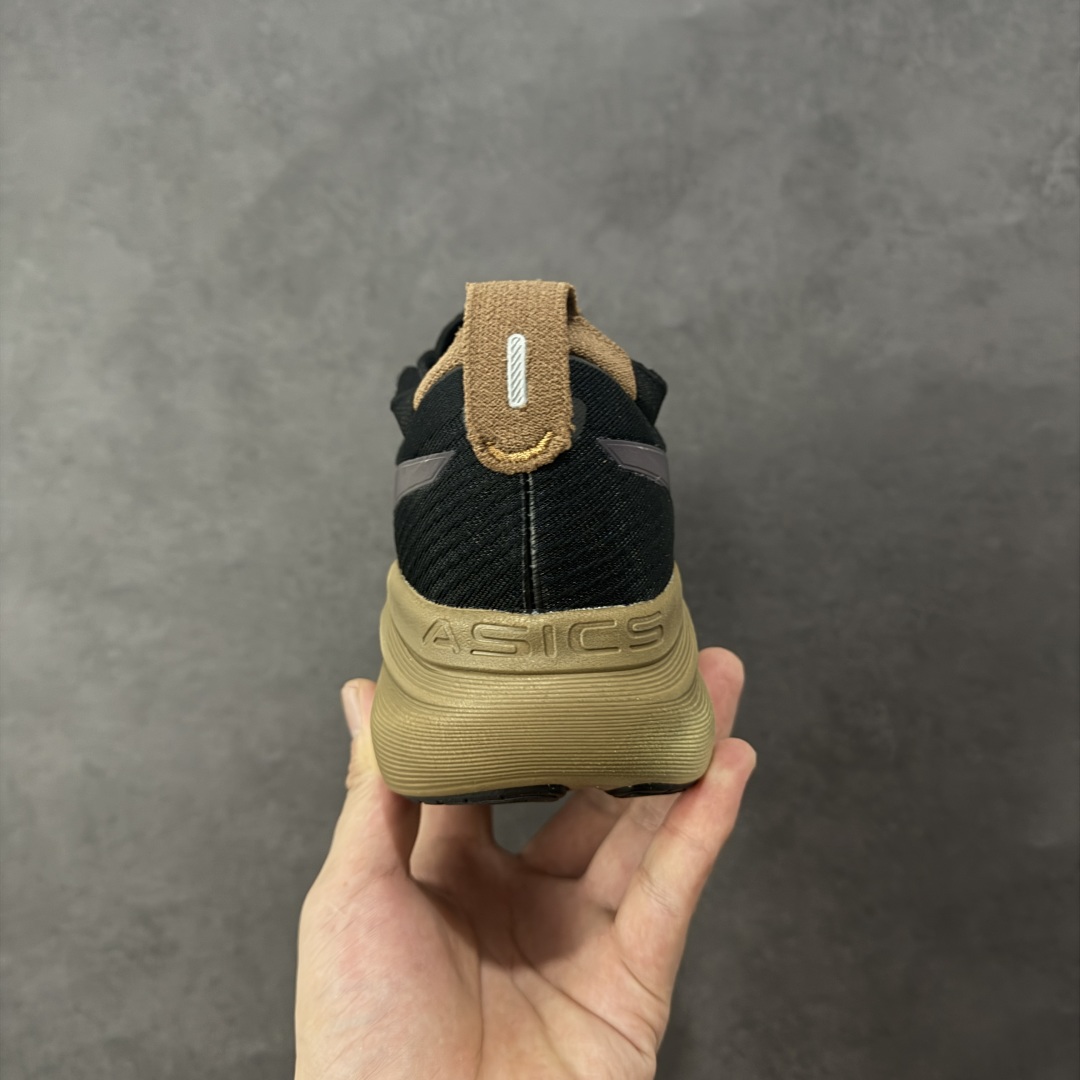 图片[4]-【公司级】Asics GEL-NIMBUS 27 复古休闲运动鞋 ASICS(亚瑟士） 是日本实业家鬼冢喜八郎创立的跑鞋运动品牌，名宇想法源自著名的拉丁谚语“AnimaSana In Corpore Sano”，意为“健全的精神寓于强健的体魄”。正如其名字的含义，ASICS亚瑟士一直坚信保持身体的健康与活力是打造健康快乐的生活方式的最佳途径。亚瑟士的跑鞋、篮球鞋等系列集专业与美貌于一身，拥有极高的热度 货号：1011B958-401 尺码：36 37 37.5 38 39 39.5 40 40.5 41.5 42 42.5 43.5 44 45 46 编码：FSB240250-选品中心