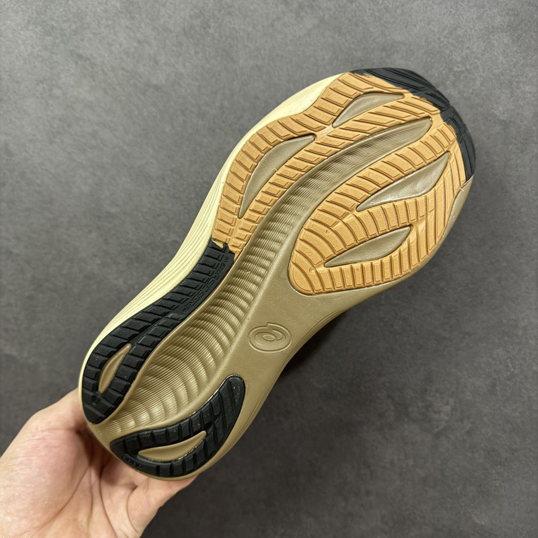 图片[9]-【公司级】Asics GEL-NIMBUS 27 复古休闲运动鞋 ASICS(亚瑟士） 是日本实业家鬼冢喜八郎创立的跑鞋运动品牌，名宇想法源自著名的拉丁谚语“AnimaSana In Corpore Sano”，意为“健全的精神寓于强健的体魄”。正如其名字的含义，ASICS亚瑟士一直坚信保持身体的健康与活力是打造健康快乐的生活方式的最佳途径。亚瑟士的跑鞋、篮球鞋等系列集专业与美貌于一身，拥有极高的热度 货号：1011B958-401 尺码：36 37 37.5 38 39 39.5 40 40.5 41.5 42 42.5 43.5 44 45 46 编码：FSB240250-选品中心