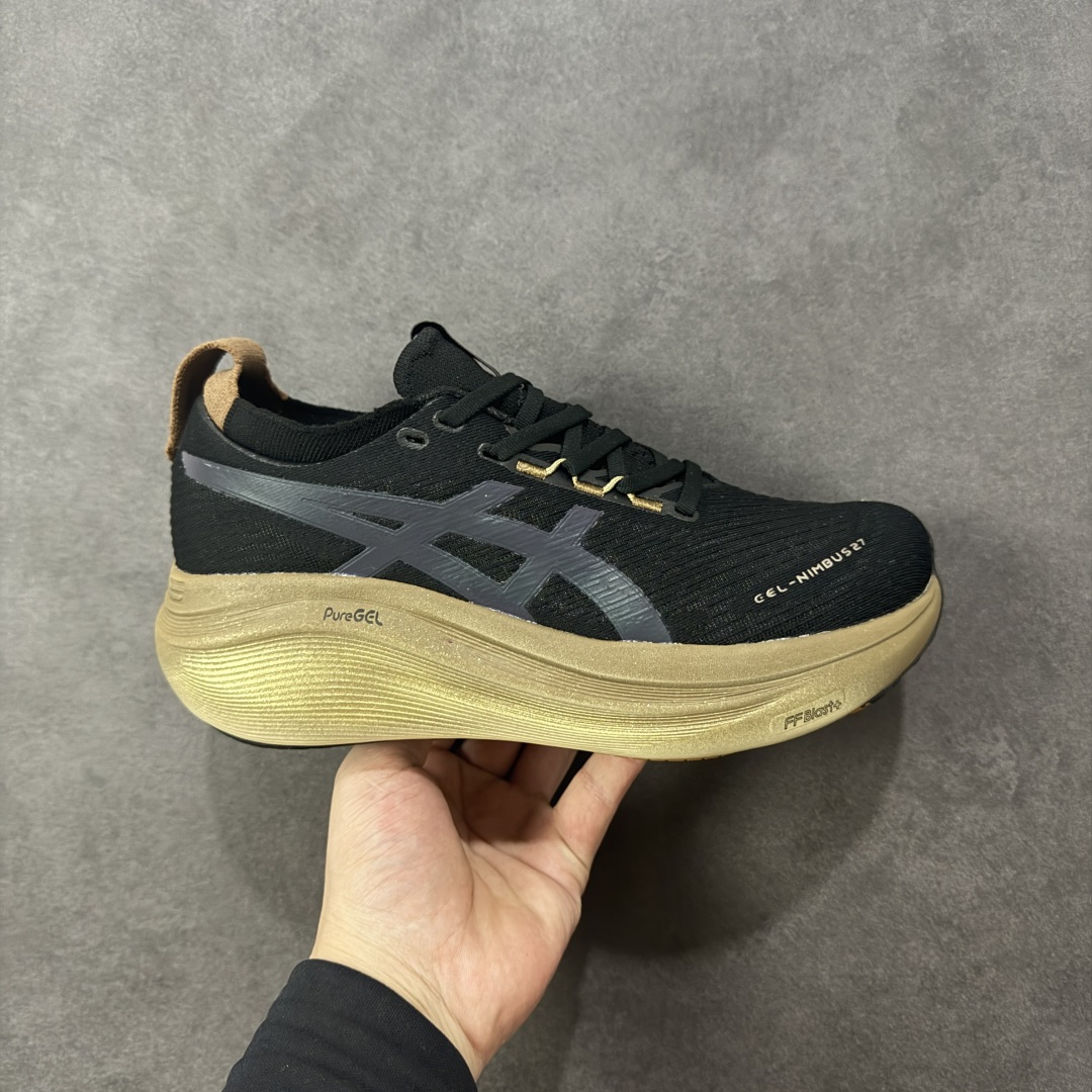 【公司级】Asics GEL-NIMBUS 27 复古休闲运动鞋 ASICS(亚瑟士) 是日本实业家鬼冢喜八郎创立的跑鞋运动品牌,名宇想法源自著名的拉丁谚语“AnimaSana In Corpore Sano”,意为“健全的精神寓于强健的体魄”。正如其名字的含义,ASICS亚瑟士一直坚信保持身体的健康与活力是打造健康快乐的生活方式的最佳途径。亚瑟士的跑鞋、篮球鞋等系列集专业与美貌于一身,拥有极高的热度 货号:1011B958-401 尺码:36 37 37.5 38 39 39.5 40 40.5 41.5 42 42.5 43.5 44 45 46 编码:FSB240250-选品中心