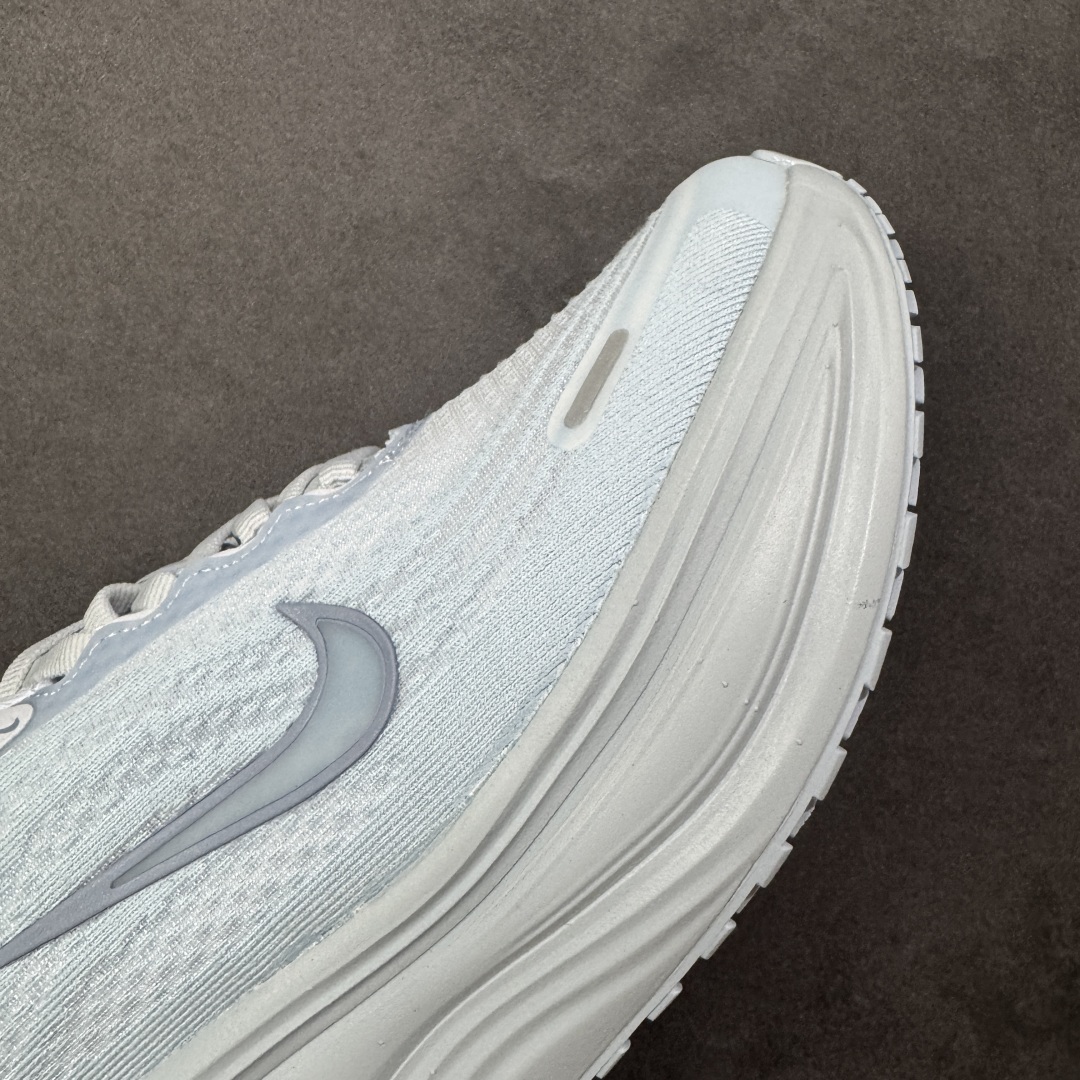 图片[5]-【公司级】Nike REACTX PEGASUS Plus 飞马跑步鞋 全新高端零售平台专供 细节区别市面真标 后跟覆面和中足动态支撑巧妙融合 缔造稳定顺畅的迈步体验 z0omx和react混合中底 更具回弹和轻盈性 货号：HV8150-004 尺码：35.5 36 36.5 37.5 38 38.5 39 40 40.5 41 42 42.5 43 44 44.5 45 46.5-选品中心