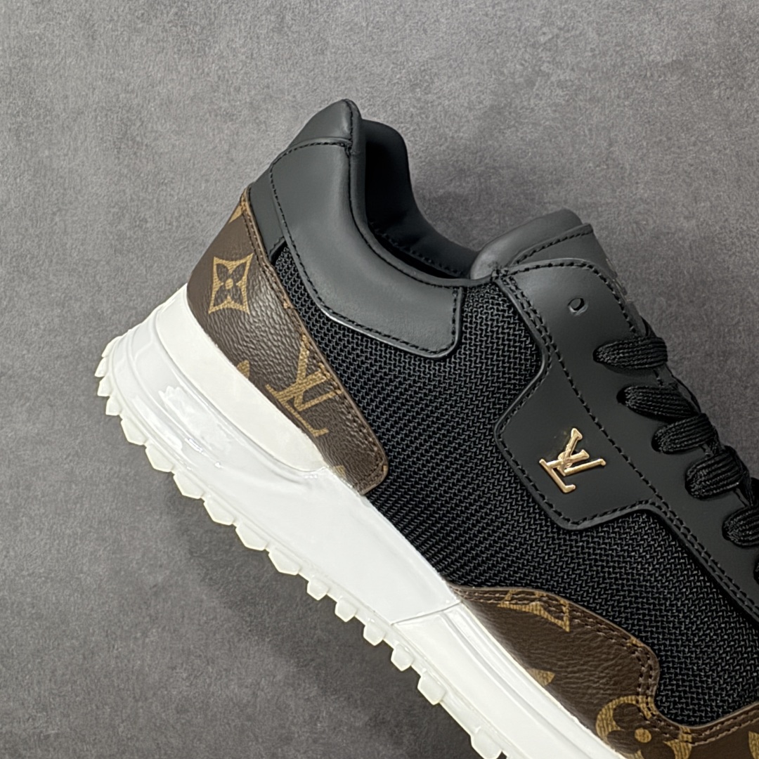 图片[6]-【公司级】LV RUN AWAY 运动鞋，本款 Run Away 运动鞋选用头层牛皮拼透气原版材质，楔形橡胶外底延续跑鞋设计，缀 Monogram 花卉，L v字母标注鞋舌，路易威登巴黎标识点缀后部。搭配品牌标识棉垫脚，网面内里后跟牛皮拼接包裹，上脚舒适透气！ 尺码：35-45 编码：FJB390400-选品中心