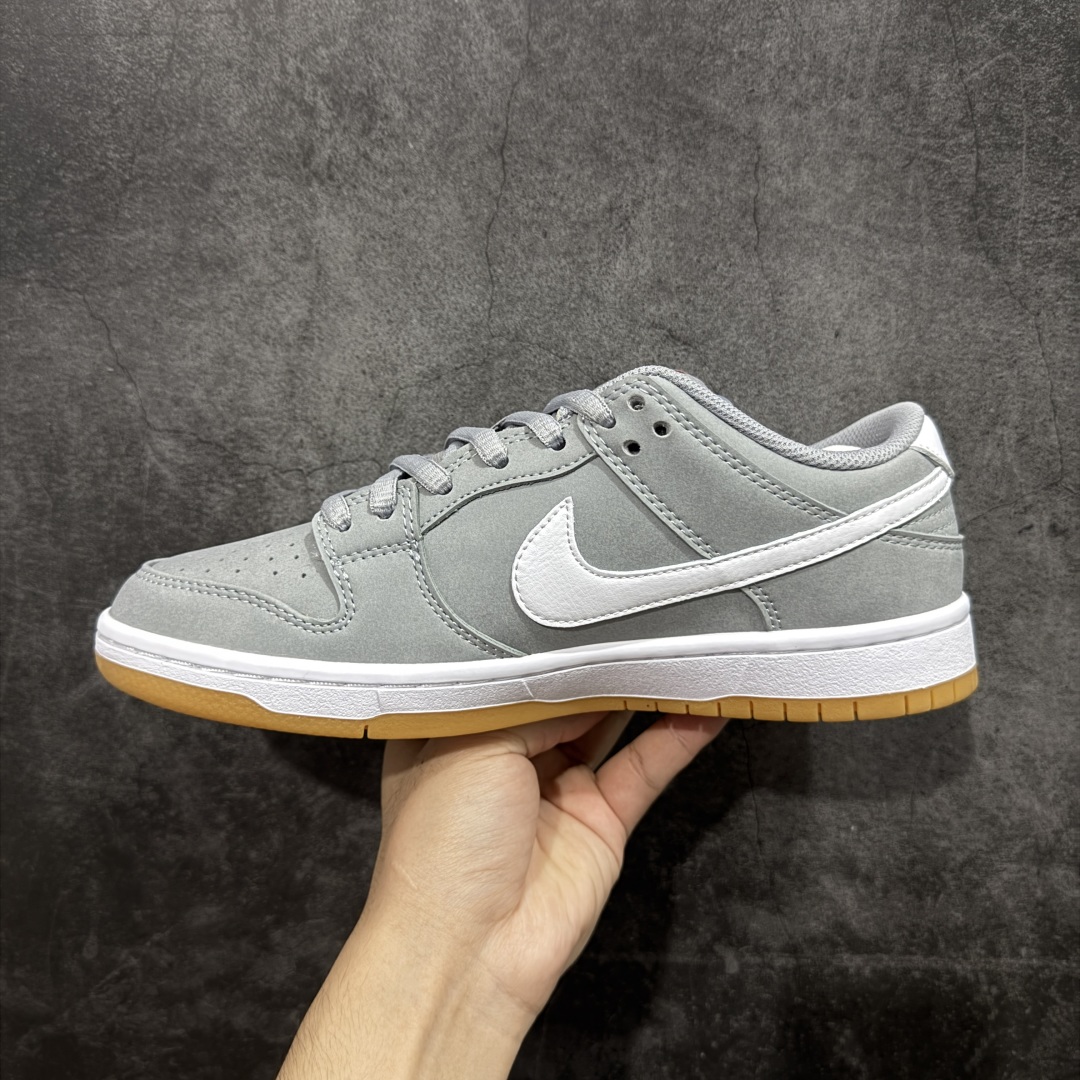 图片[2]-【免修M版】NIKE SB Dunk Low 灰白生胶 DV5464-001 顶级纯原品质 价格合理不杀猪 全鞋身原厂麂皮材质 真材实料 正确版型 完美中底走线整体清洁度高 尺码：36 36.5 37.5 38 38.5 39 40 40.5 41 42 42.5 43 44 44.5 45 46-选品中心