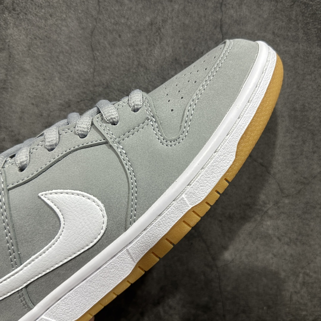 图片[6]-【免修M版】NIKE SB Dunk Low 灰白生胶 DV5464-001 顶级纯原品质 价格合理不杀猪 全鞋身原厂麂皮材质 真材实料 正确版型 完美中底走线整体清洁度高 尺码：36 36.5 37.5 38 38.5 39 40 40.5 41 42 42.5 43 44 44.5 45 46-选品中心