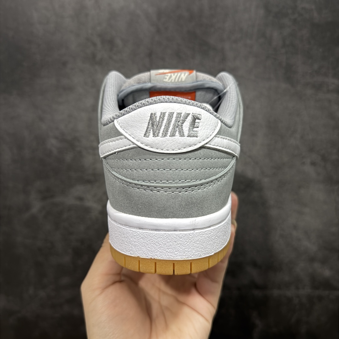 图片[4]-【免修M版】NIKE SB Dunk Low 灰白生胶 DV5464-001 顶级纯原品质 价格合理不杀猪 全鞋身原厂麂皮材质 真材实料 正确版型 完美中底走线整体清洁度高 尺码：36 36.5 37.5 38 38.5 39 40 40.5 41 42 42.5 43 44 44.5 45 46-选品中心