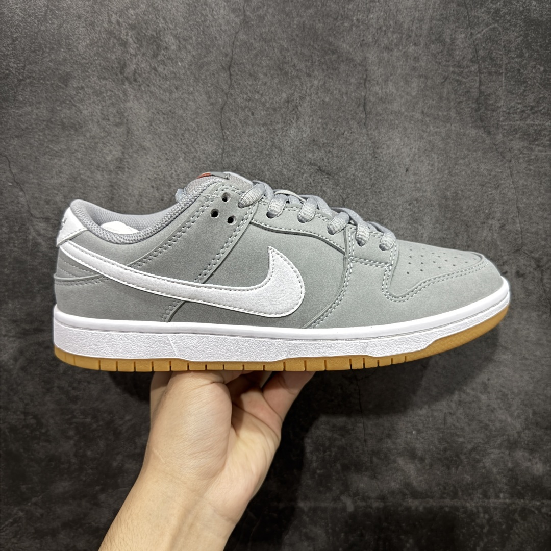 【免修M版】NIKE SB Dunk Low 灰白生胶 DV5464-001 顶级纯原品质 价格合理不杀猪 全鞋身原厂麂皮材质 真材实料 正确版型 完美中底走线整体清洁度高 尺码:36 36.5 37.5 38 38.5 39 40 40.5 41 42 42.5 43 44 44.5 45 46-选品中心
