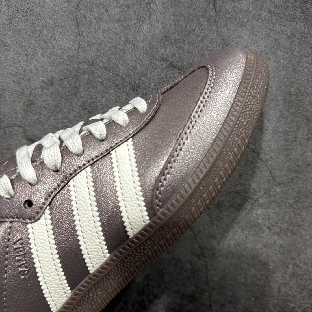 图片[6]-【RS纯原】Adidas Originals Samba OG桑巴舞系列绅士德训足球风百搭低帮休闲运动板鞋 JI4219 市面顶级品质 此版鞋身全部采用进口原厂头层皮 原厂头层 区分市面偷工减料！ 这款桑巴鞋展示了高质量的工艺 带有装饰的超锁缝制和无缝的手感 柔软、柔软的皮革造型和标志性的3条纹完成了精致的外观 正规合身鞋带 鞋面上有绒面鞋垫 橡胶鞋底 享受正畸套筒软感 自50年代首次亮相以来就一直在赢得粉丝的青睐 尺码：36 36.5 37.5 38 38.5 39 40 40.5 41 42 42.5 43 44 44.5 45-选品中心