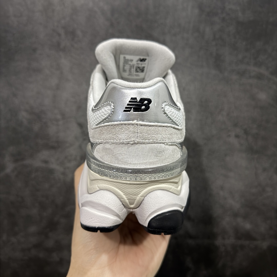 图片[4]-【纯原版】 New Balance NB9060 联名款 复古休闲运动慢跑鞋 灰色 U9060JRB 全套原楦原纸板原厂数据开发 进口三明治网面 原装进口翻毛皮料正确绒感卡色 正确中底拉帮中底网布细节 原厂标裁 带紫光防伪 定制后跟透明水晶模块 冲裁组合 大底贴合程度胶水上色把控完美 整洁度挑战全网艺术家 多道序QC把关品质完善 匠心打造 耗时两个月开发完成 工艺极其复杂难度可想而知 新开独立私模大底 全网唯一正确六层组合大底 高端零售专供产物 尺码：36 37 37.5 38 38.5 39 40 40.5 41 42 42.5 43 44 45 46.5-选品中心