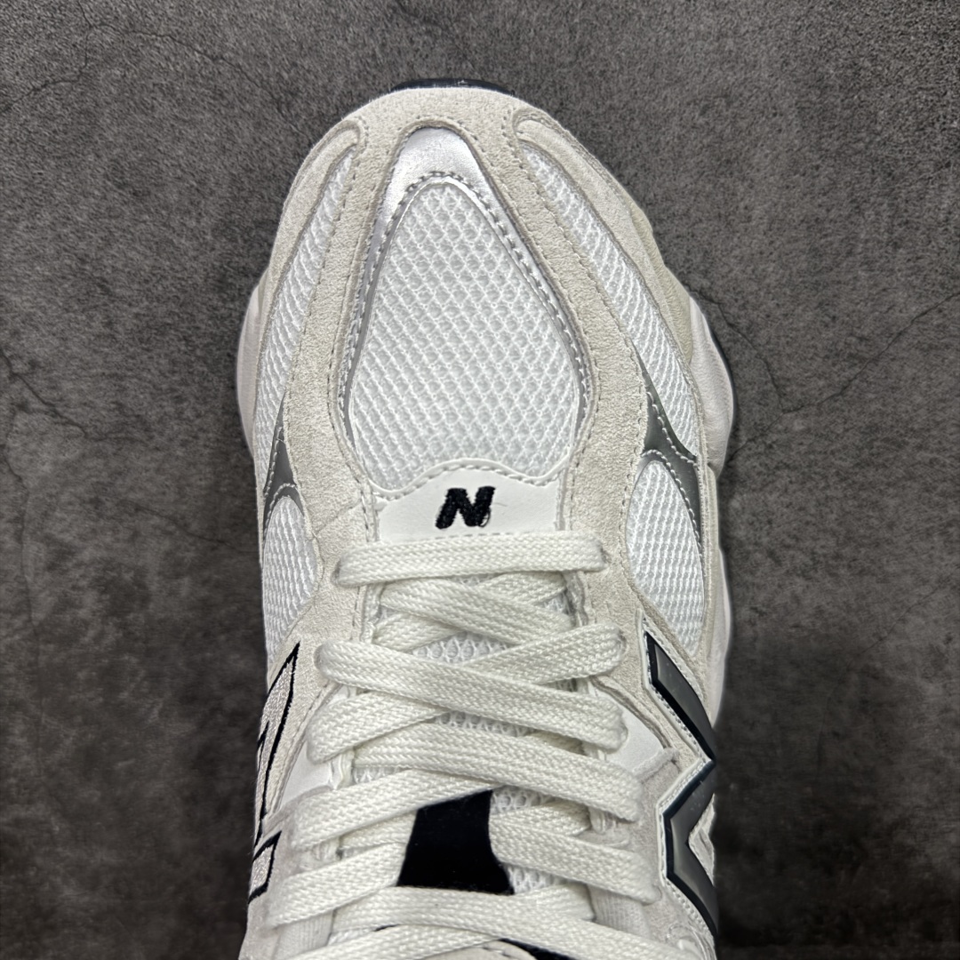 图片[5]-【纯原版】 New Balance NB9060 联名款 复古休闲运动慢跑鞋 灰色 U9060JRB 全套原楦原纸板原厂数据开发 进口三明治网面 原装进口翻毛皮料正确绒感卡色 正确中底拉帮中底网布细节 原厂标裁 带紫光防伪 定制后跟透明水晶模块 冲裁组合 大底贴合程度胶水上色把控完美 整洁度挑战全网艺术家 多道序QC把关品质完善 匠心打造 耗时两个月开发完成 工艺极其复杂难度可想而知 新开独立私模大底 全网唯一正确六层组合大底 高端零售专供产物 尺码：36 37 37.5 38 38.5 39 40 40.5 41 42 42.5 43 44 45 46.5-选品中心