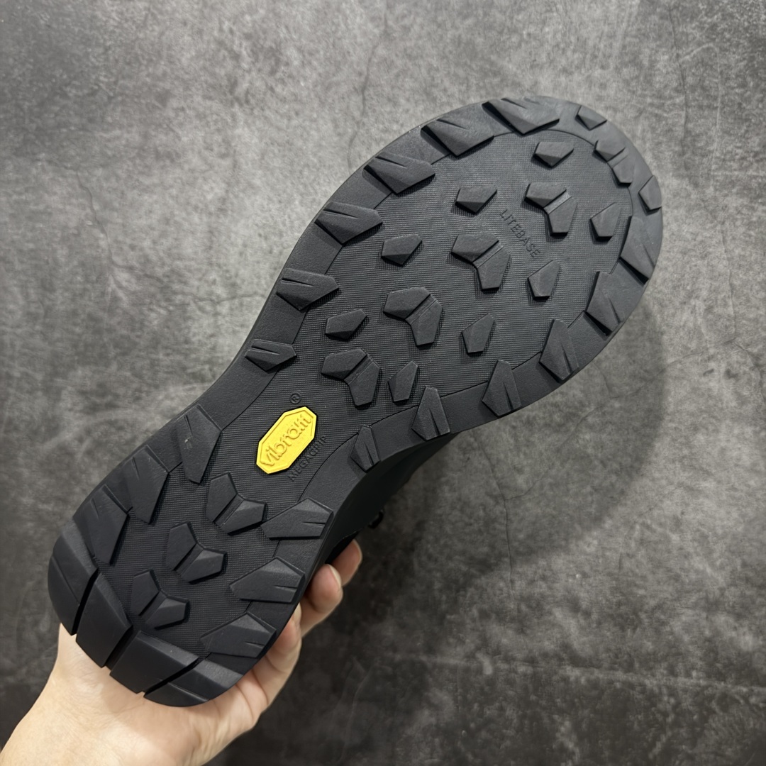 图片[9]-【莞产纯原版】始祖鸟ArcTeryx Kopec GTX M Mid 覆盖透气男越野跑鞋 中帮 正确后跟刺绣 完美细节版型 官方同步上架 适合技术路线单日徒步穿着 aeriosflgtx鞋受到长途野外跑步鞋的启发 适合在变化的地形上进行快速轻快的徒步旅行穿着，舒适而有支撑性，使您充满信心。该设计与脚部融为一体，可最大限度地减少摩擦，gore-tex保护膜网砂，采用gore隐形适体(invisiblefit)技术，更轻薄舒适。敏捷、稳定和技术路线上的自信源于vibram® megagrip外底、压缩eva内底以及一体的tpu。重量约：275g技术特点透气轻量耐磨鞋子鞋外底结构vibram®megagripM橡胶化合材料耐用柔软鞋子结构tpu鞋头可防磨损压缩eva泡沫内底以及一体的tpu铁芯提高了灵活性和稳定性，使您充满信心鞋子衬垫结构4mm厚ortholiteM3d模制插片材料gore-tex薄膜tpu高耐磨保护膜cordura® MX 尺码：36-45 编码： FJB390400-选品中心