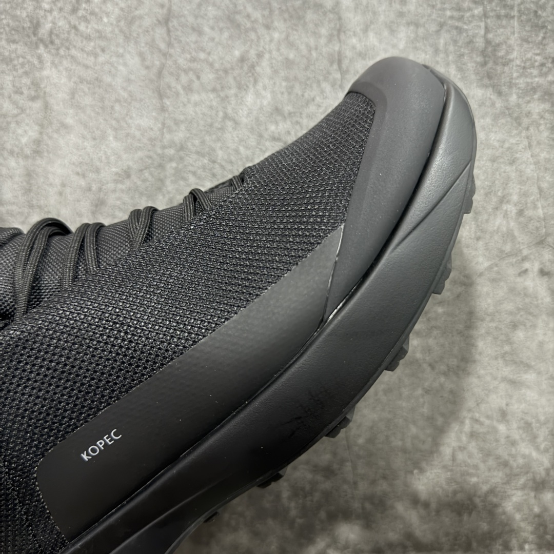 图片[6]-【莞产纯原版】始祖鸟ArcTeryx Kopec GTX M Mid 覆盖透气男越野跑鞋 中帮 正确后跟刺绣 完美细节版型 官方同步上架 适合技术路线单日徒步穿着 aeriosflgtx鞋受到长途野外跑步鞋的启发 适合在变化的地形上进行快速轻快的徒步旅行穿着，舒适而有支撑性，使您充满信心。该设计与脚部融为一体，可最大限度地减少摩擦，gore-tex保护膜网砂，采用gore隐形适体(invisiblefit)技术，更轻薄舒适。敏捷、稳定和技术路线上的自信源于vibram® megagrip外底、压缩eva内底以及一体的tpu。重量约：275g技术特点透气轻量耐磨鞋子鞋外底结构vibram®megagripM橡胶化合材料耐用柔软鞋子结构tpu鞋头可防磨损压缩eva泡沫内底以及一体的tpu铁芯提高了灵活性和稳定性，使您充满信心鞋子衬垫结构4mm厚ortholiteM3d模制插片材料gore-tex薄膜tpu高耐磨保护膜cordura® MX 尺码：36-45 编码： FJB390400-选品中心