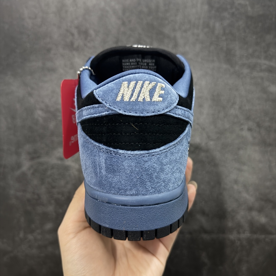 图片[4]-【Top纯原 】Supreme x Nk Dunk SB Dunk Low 舒适 防滑耐磨低帮板鞋 男女同款 蓝黑色 HQ8487-400 独家原厂航空铝磨具打磨大底 鞋头坡度极致还原 原盒原配 圈内天花板工艺 原厂冲刀 超高清洁度 全鞋零毛边皮料切割 全套原楦原模倾力打造完美版型 采用原厂百宏鞋带以及原厂百宏织唛舌标 内标可供原厂几率过验 原厂中底布黄色点胶 原厂中底布拉帮走线遵循公司‼️ 尺码：40 40.5 41 42 42.5 43 44 44.5 45 46 47.5-选品中心
