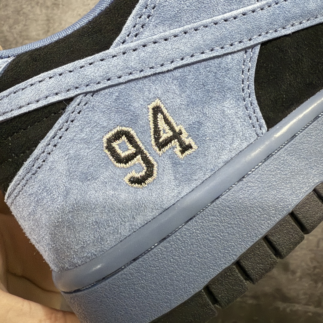 图片[3]-【Top纯原 】Supreme x Nk Dunk SB Dunk Low 舒适 防滑耐磨低帮板鞋 男女同款 蓝黑色 HQ8487-400 独家原厂航空铝磨具打磨大底 鞋头坡度极致还原 原盒原配 圈内天花板工艺 原厂冲刀 超高清洁度 全鞋零毛边皮料切割 全套原楦原模倾力打造完美版型 采用原厂百宏鞋带以及原厂百宏织唛舌标 内标可供原厂几率过验 原厂中底布黄色点胶 原厂中底布拉帮走线遵循公司‼️ 尺码：40 40.5 41 42 42.5 43 44 44.5 45 46 47.5-选品中心