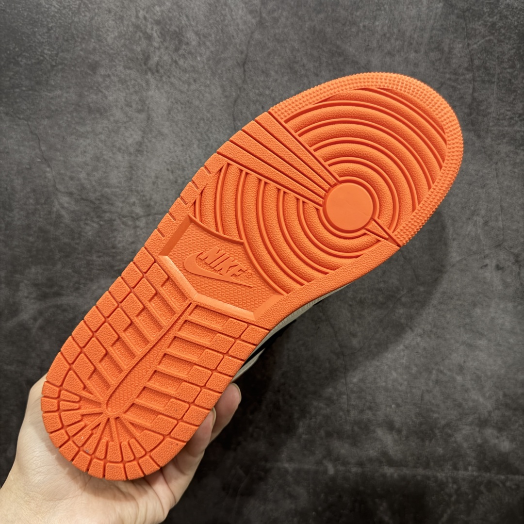 图片[9]-【原厂版】Air Jordan 1 High OG “Shattered Backboard” 2025年复刻 扣碎篮板 DZ5485-008 高端零售特供批次 产品品控稳定性领先行业 各方面均可对飙LJR版 一切细节材料对比原版 SZ原厂全套原楦原纸板冲刀磨具开发 原厂皮料加持 原厂港宝加持定型后跟R度完美 同源原厂电绣 飞翼针数密度立体效果一致 百分百一致原鞋 原厂拉帮工艺 针距密度一致 后跟弧度收口自然不对折 极致一眼正品既视感 进口玻璃冲刀皮料裁剪零毛边 全鞋电脑针车工艺 品控清洁度最高QC检验标准 免检产品 原厂订购鞋盒、鞋标、防尘纸、鞋撑、鞋带 追求极致的原厂味道 尺码：40 40.5 41 42 42.5 43 44 44.5 45 46 47.5-选品中心