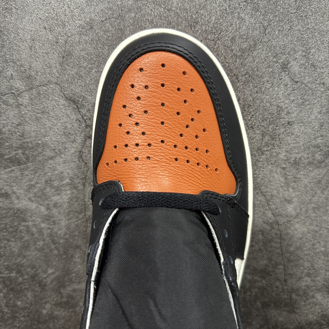 图片[5]-【原厂版】Air Jordan 1 High OG “Shattered Backboard” 2025年复刻 扣碎篮板 DZ5485-008 高端零售特供批次 产品品控稳定性领先行业 各方面均可对飙LJR版 一切细节材料对比原版 SZ原厂全套原楦原纸板冲刀磨具开发 原厂皮料加持 原厂港宝加持定型后跟R度完美 同源原厂电绣 飞翼针数密度立体效果一致 百分百一致原鞋 原厂拉帮工艺 针距密度一致 后跟弧度收口自然不对折 极致一眼正品既视感 进口玻璃冲刀皮料裁剪零毛边 全鞋电脑针车工艺 品控清洁度最高QC检验标准 免检产品 原厂订购鞋盒、鞋标、防尘纸、鞋撑、鞋带 追求极致的原厂味道 尺码：40 40.5 41 42 42.5 43 44 44.5 45 46 47.5-选品中心