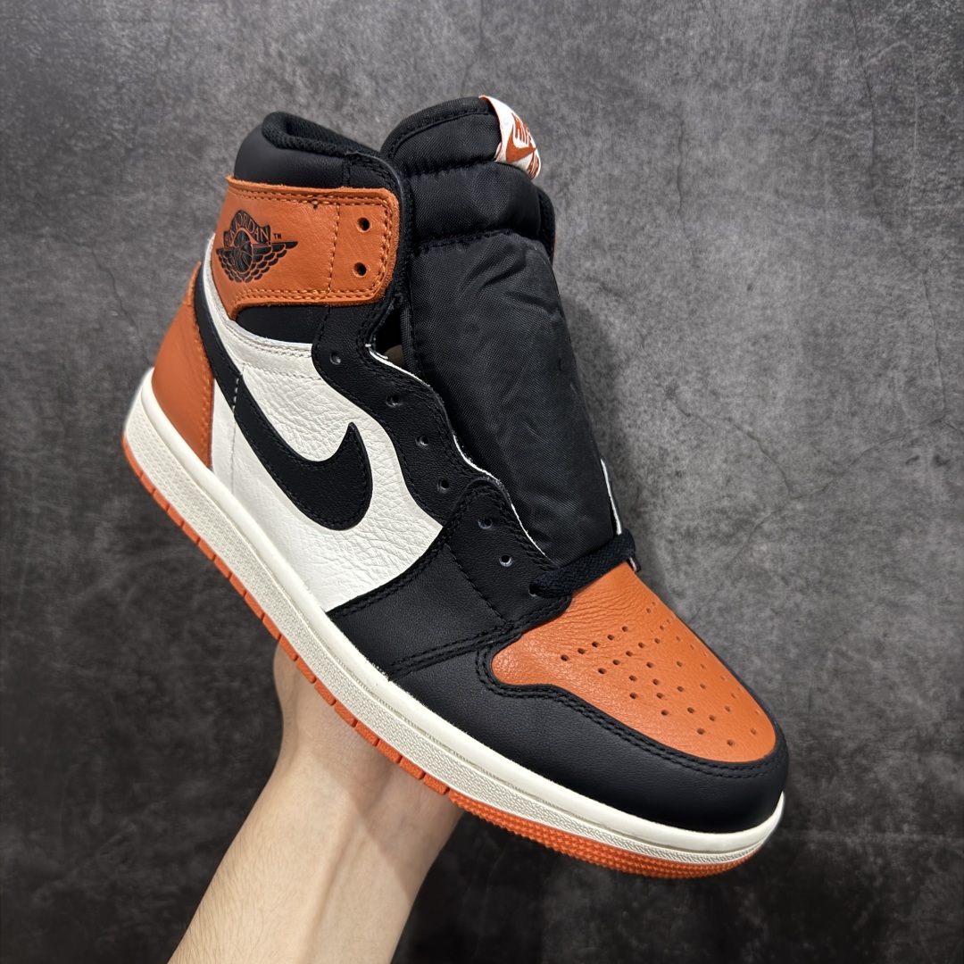 图片[3]-【原厂版】Air Jordan 1 High OG “Shattered Backboard” 2025年复刻 扣碎篮板 DZ5485-008 高端零售特供批次 产品品控稳定性领先行业 各方面均可对飙LJR版 一切细节材料对比原版 SZ原厂全套原楦原纸板冲刀磨具开发 原厂皮料加持 原厂港宝加持定型后跟R度完美 同源原厂电绣 飞翼针数密度立体效果一致 百分百一致原鞋 原厂拉帮工艺 针距密度一致 后跟弧度收口自然不对折 极致一眼正品既视感 进口玻璃冲刀皮料裁剪零毛边 全鞋电脑针车工艺 品控清洁度最高QC检验标准 免检产品 原厂订购鞋盒、鞋标、防尘纸、鞋撑、鞋带 追求极致的原厂味道 尺码：40 40.5 41 42 42.5 43 44 44.5 45 46 47.5-选品中心