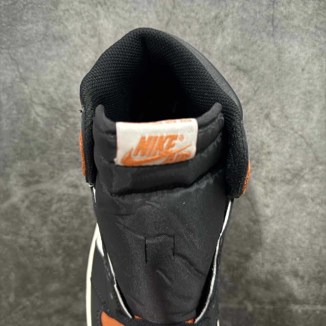 图片[8]-【原厂版】Air Jordan 1 High OG “Shattered Backboard” 2025年复刻 扣碎篮板 DZ5485-008 高端零售特供批次 产品品控稳定性领先行业 各方面均可对飙LJR版 一切细节材料对比原版 SZ原厂全套原楦原纸板冲刀磨具开发 原厂皮料加持 原厂港宝加持定型后跟R度完美 同源原厂电绣 飞翼针数密度立体效果一致 百分百一致原鞋 原厂拉帮工艺 针距密度一致 后跟弧度收口自然不对折 极致一眼正品既视感 进口玻璃冲刀皮料裁剪零毛边 全鞋电脑针车工艺 品控清洁度最高QC检验标准 免检产品 原厂订购鞋盒、鞋标、防尘纸、鞋撑、鞋带 追求极致的原厂味道 尺码：40 40.5 41 42 42.5 43 44 44.5 45 46 47.5-选品中心