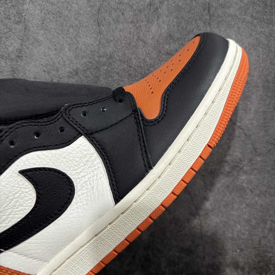 图片[6]-【原厂版】Air Jordan 1 High OG “Shattered Backboard” 2025年复刻 扣碎篮板 DZ5485-008 高端零售特供批次 产品品控稳定性领先行业 各方面均可对飙LJR版 一切细节材料对比原版 SZ原厂全套原楦原纸板冲刀磨具开发 原厂皮料加持 原厂港宝加持定型后跟R度完美 同源原厂电绣 飞翼针数密度立体效果一致 百分百一致原鞋 原厂拉帮工艺 针距密度一致 后跟弧度收口自然不对折 极致一眼正品既视感 进口玻璃冲刀皮料裁剪零毛边 全鞋电脑针车工艺 品控清洁度最高QC检验标准 免检产品 原厂订购鞋盒、鞋标、防尘纸、鞋撑、鞋带 追求极致的原厂味道 尺码：40 40.5 41 42 42.5 43 44 44.5 45 46 47.5-选品中心